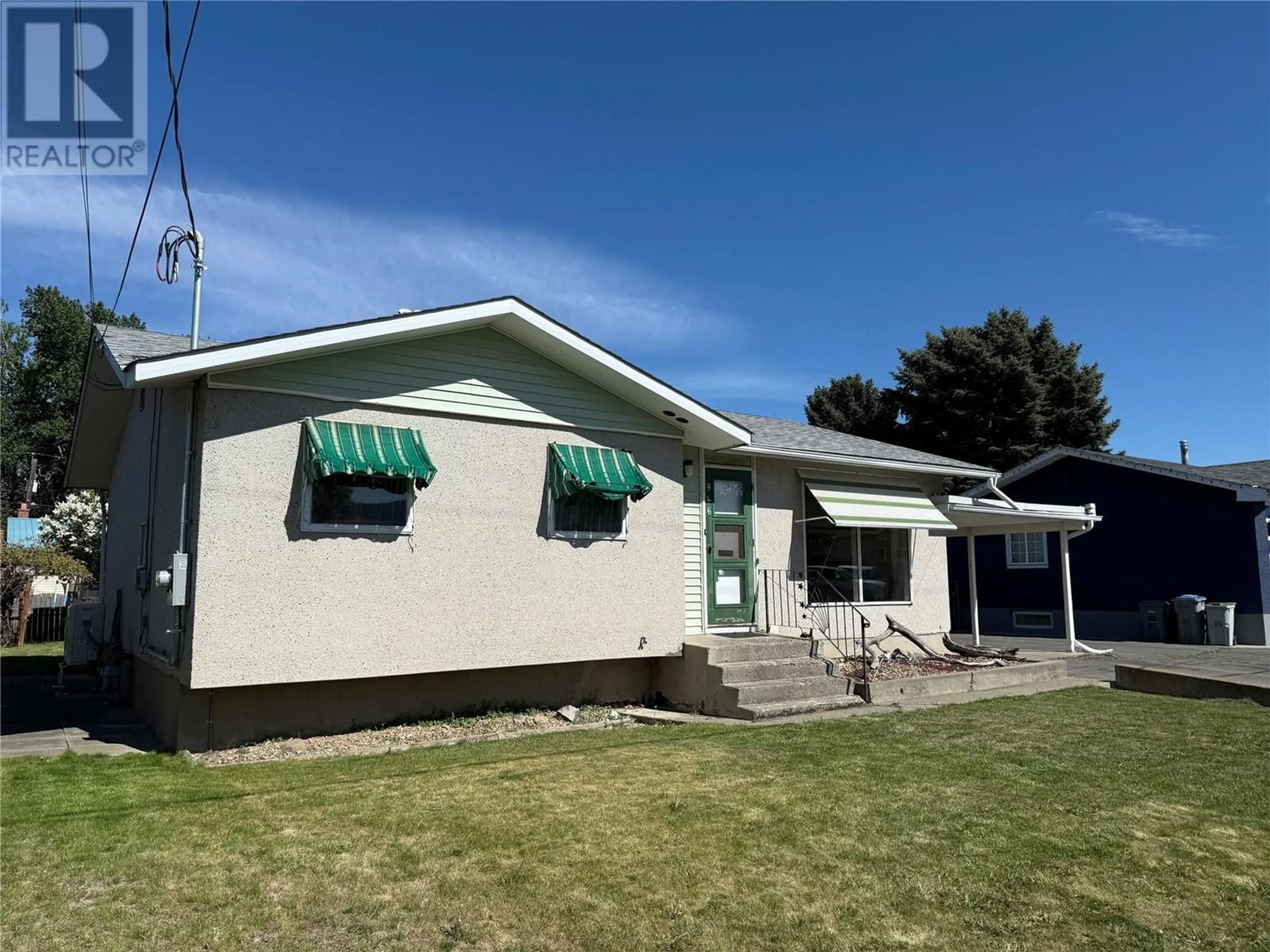 Home with vinyl exterior material, street for 946 JASPER AVENUE, Kamloops British Columbia V2B2S7