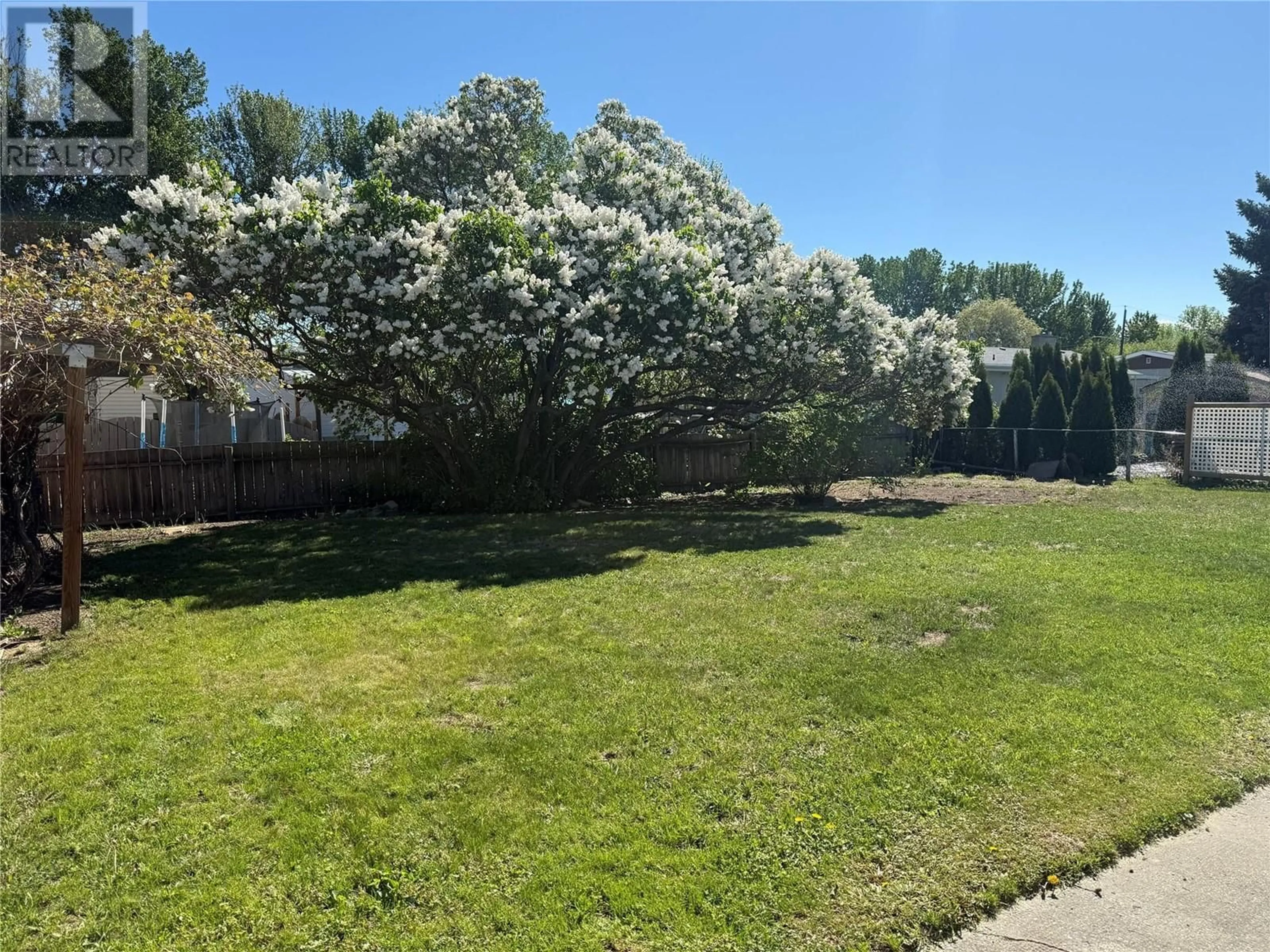 A pic from outside/outdoor area/front of a property/back of a property/a pic from drone, forest/trees view for 946 JASPER AVENUE, Kamloops British Columbia V2B2S7