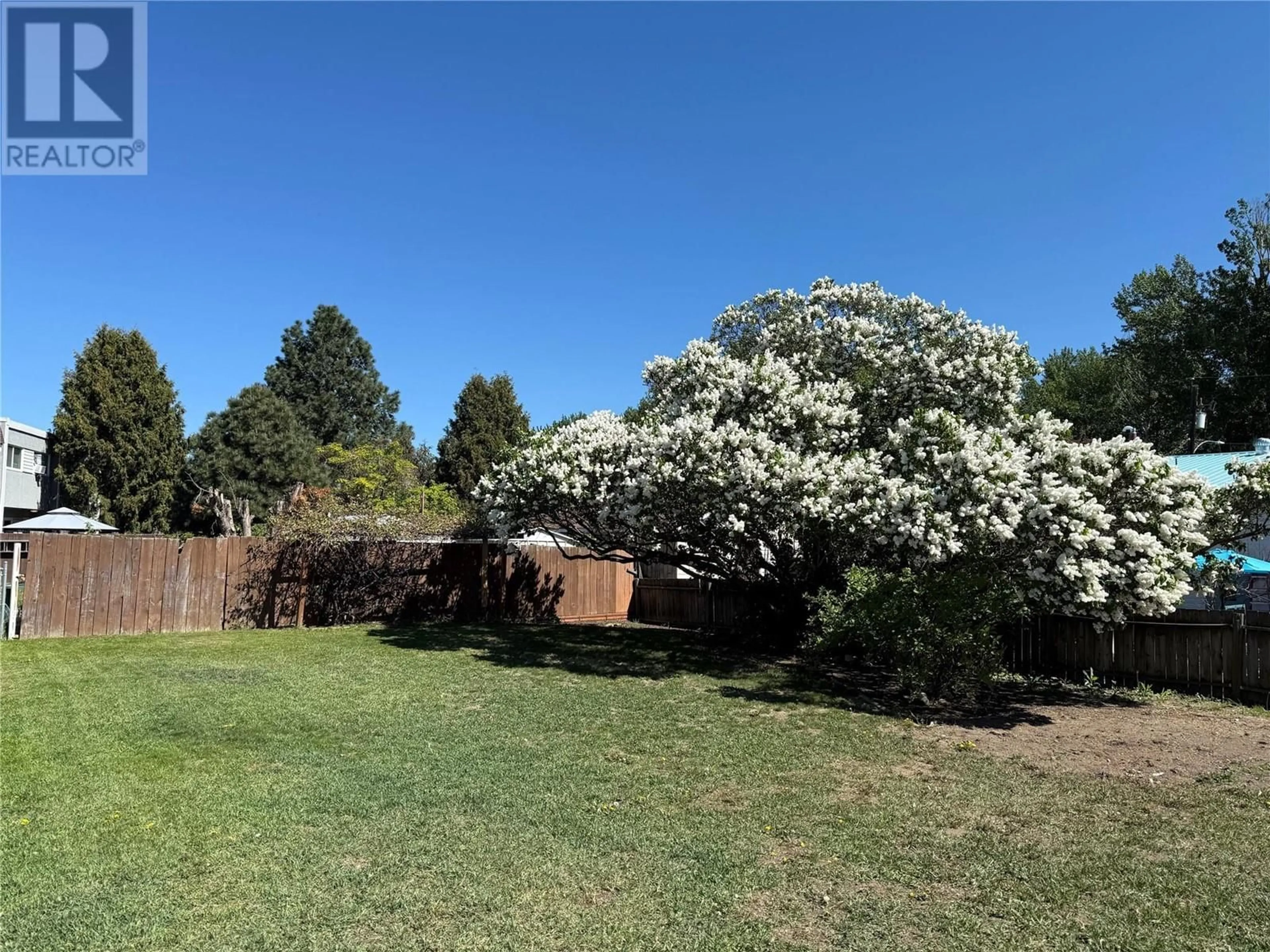 A pic from outside/outdoor area/front of a property/back of a property/a pic from drone, forest/trees view for 946 JASPER AVENUE, Kamloops British Columbia V2B2S7