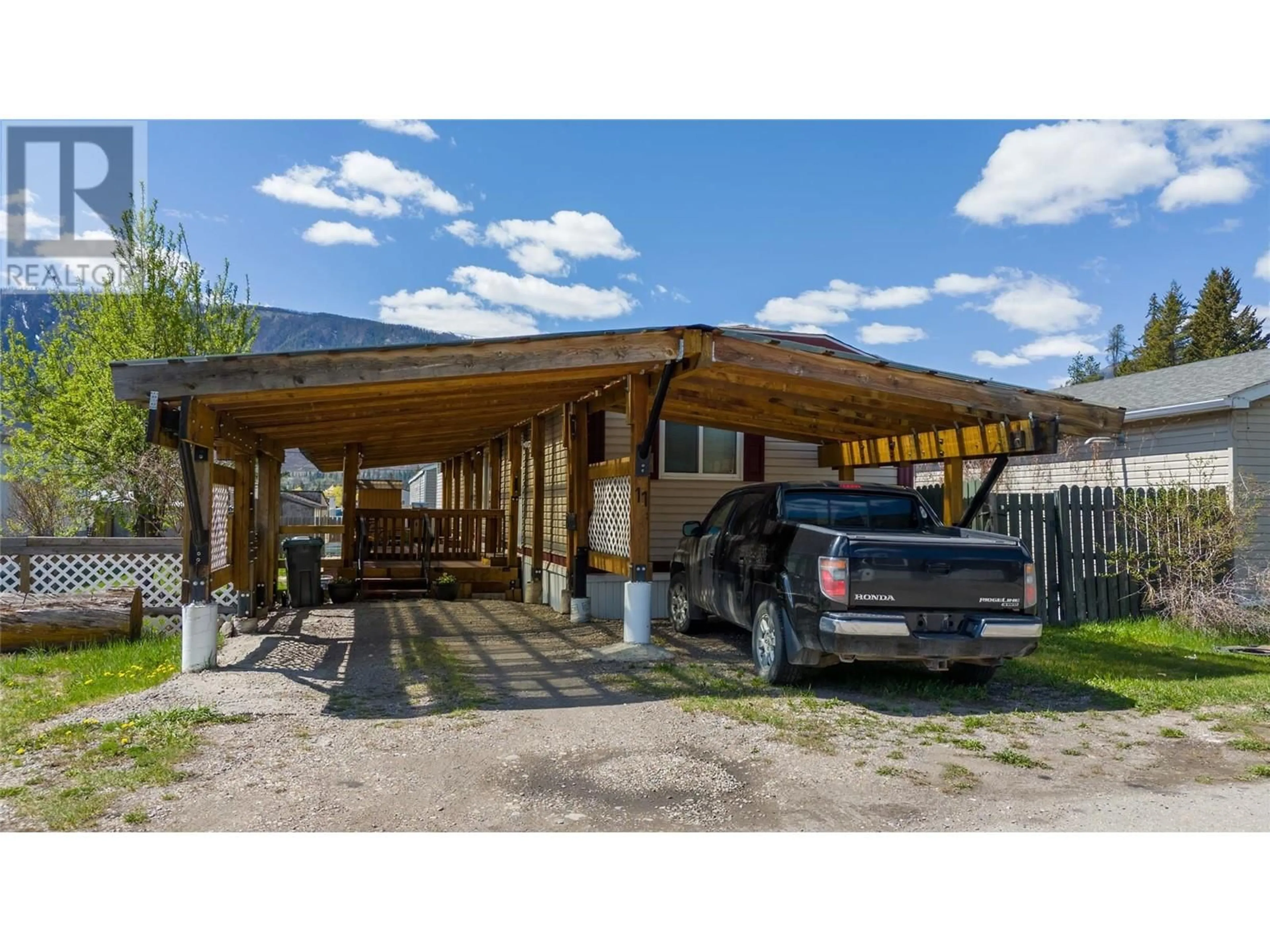 Indoor garage for 11 - 100 INDUSTRIAL #1 ROAD, Sparwood British Columbia V0B2G1