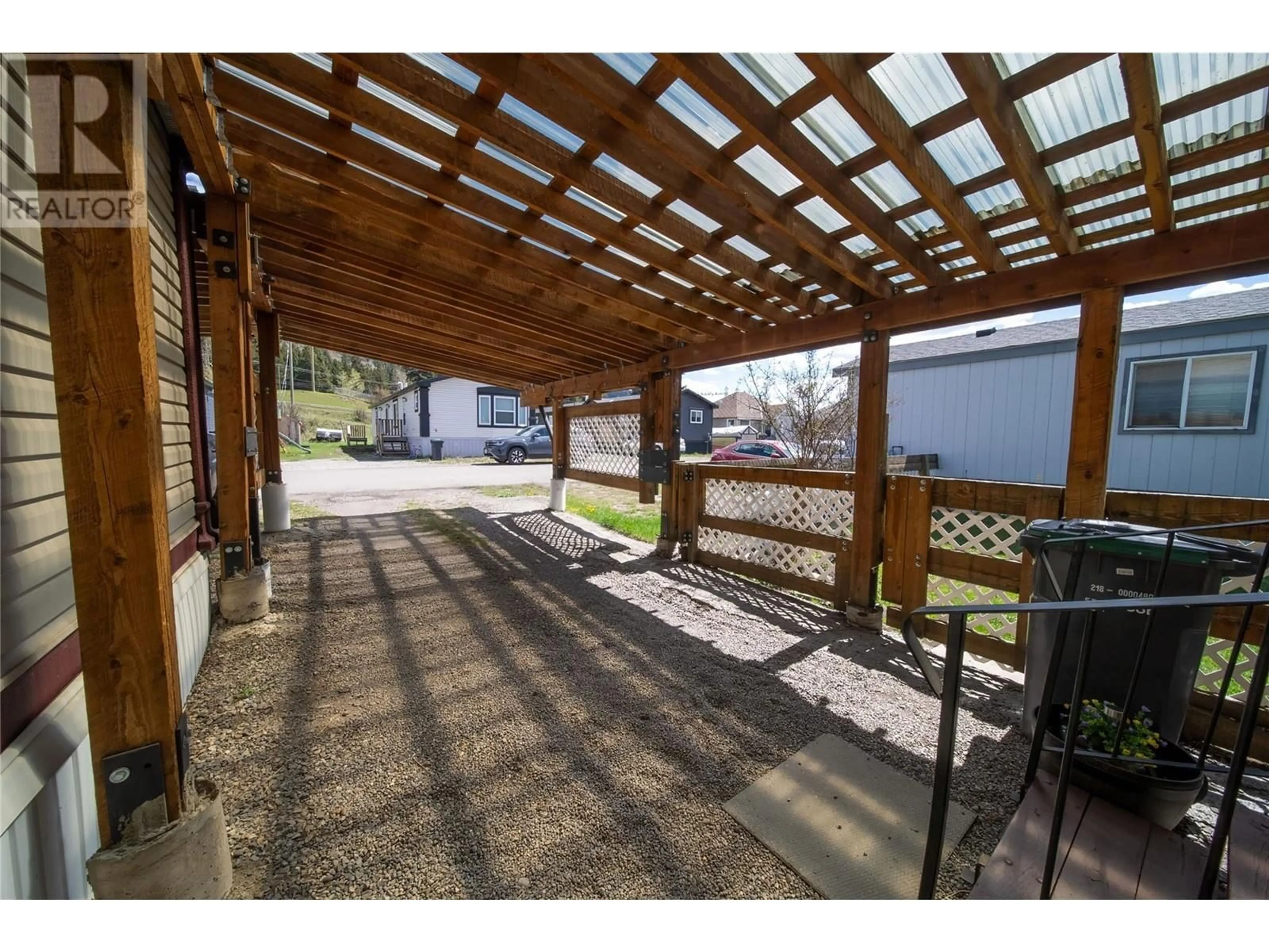 Patio, street for 11 - 100 INDUSTRIAL #1 ROAD, Sparwood British Columbia V0B2G1