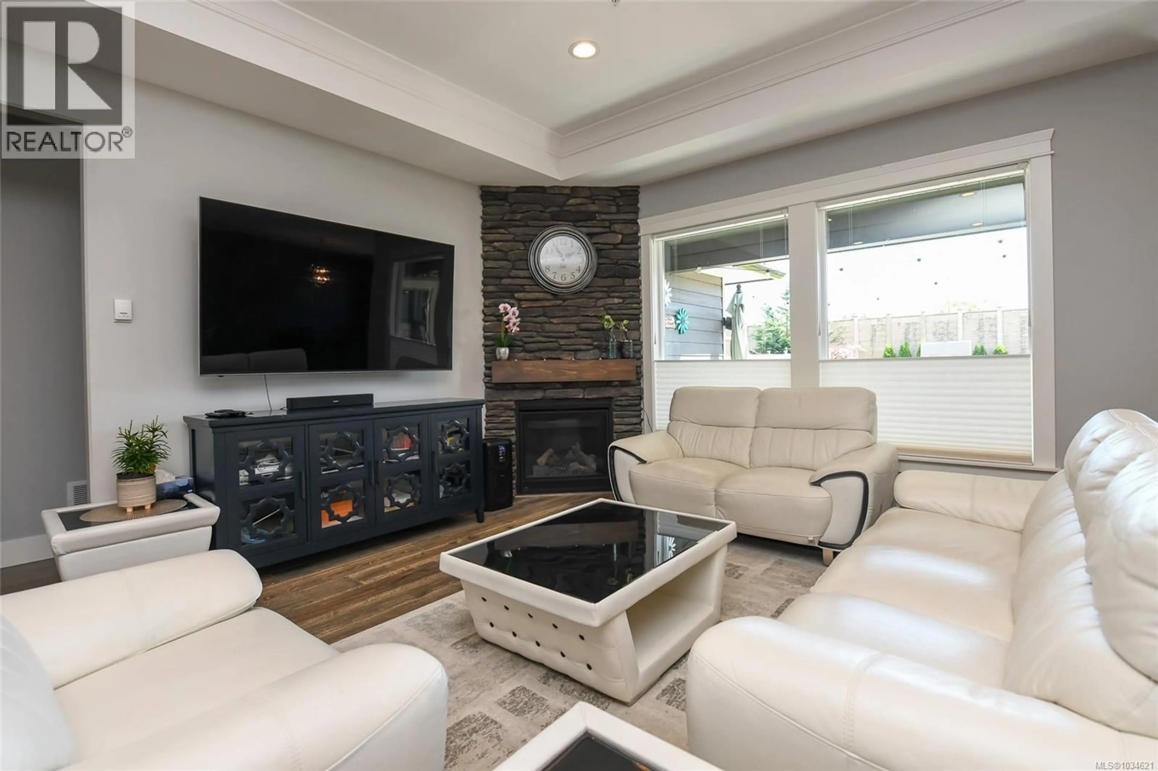 Living room with furniture, unknown for 905 PRESTWICK PLACE, Courtenay British Columbia V9N0E1