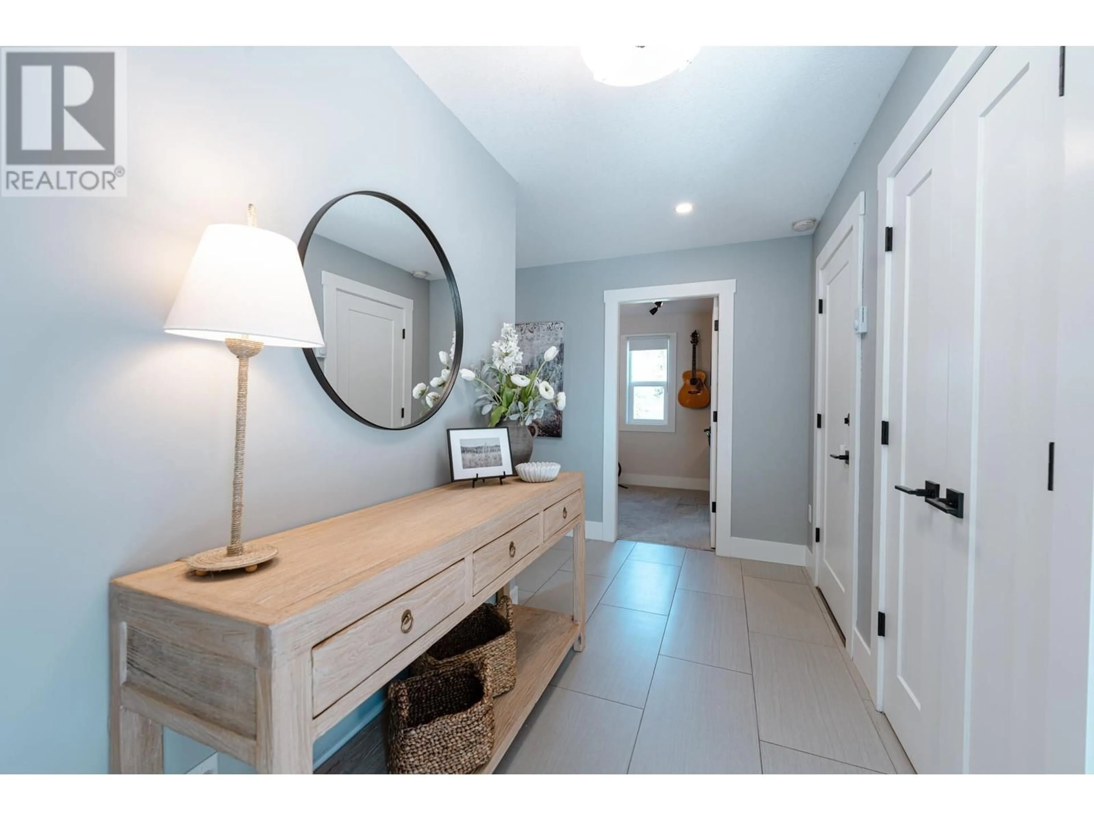 Indoor entryway for 8420 23 HIGHWAY SOUTH, Revelstoke British Columbia V0E3K0
