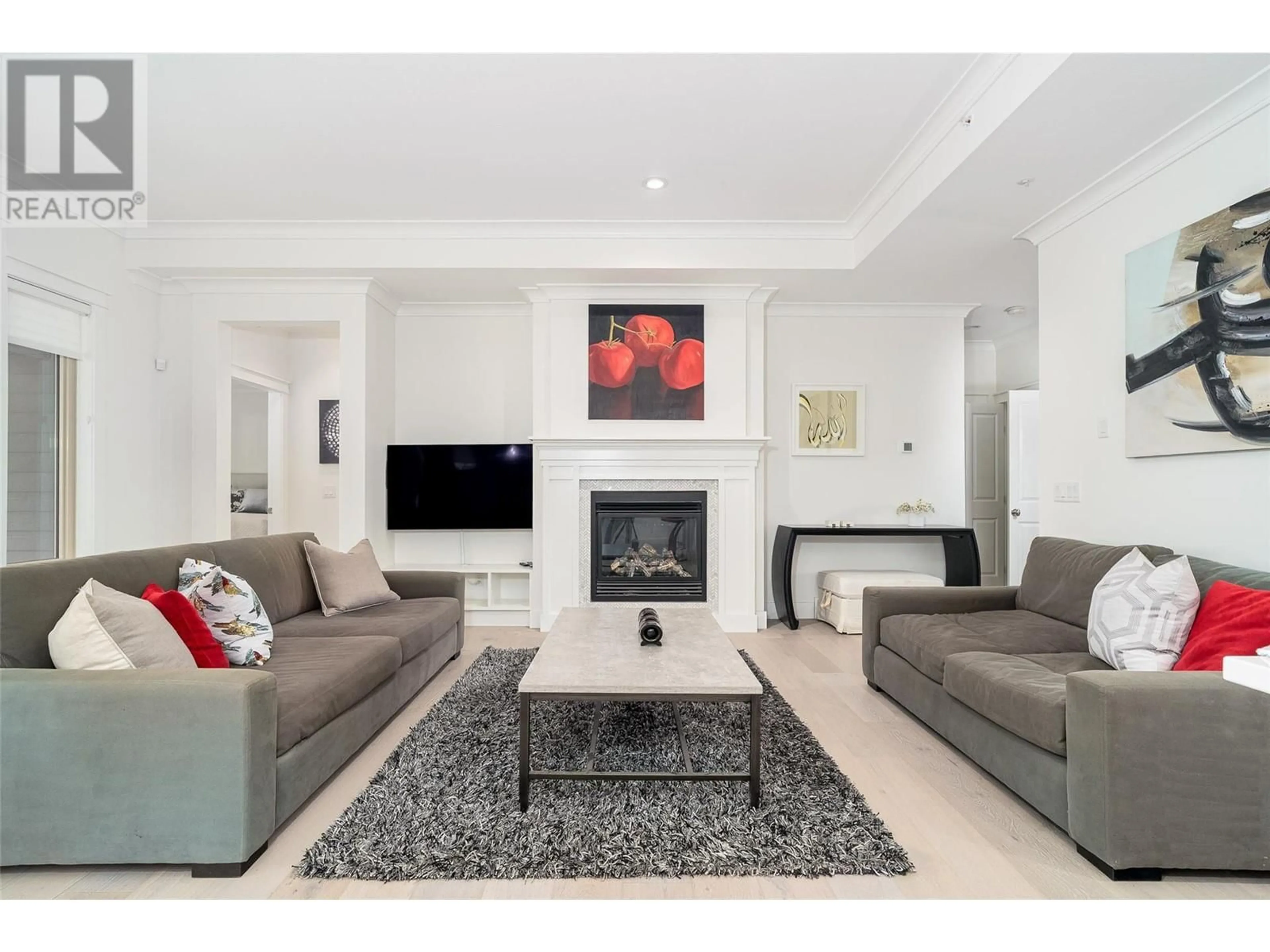 Living room with furniture, unknown for 432 LONGSPOON DRIVE, Vernon British Columbia V1H2K2