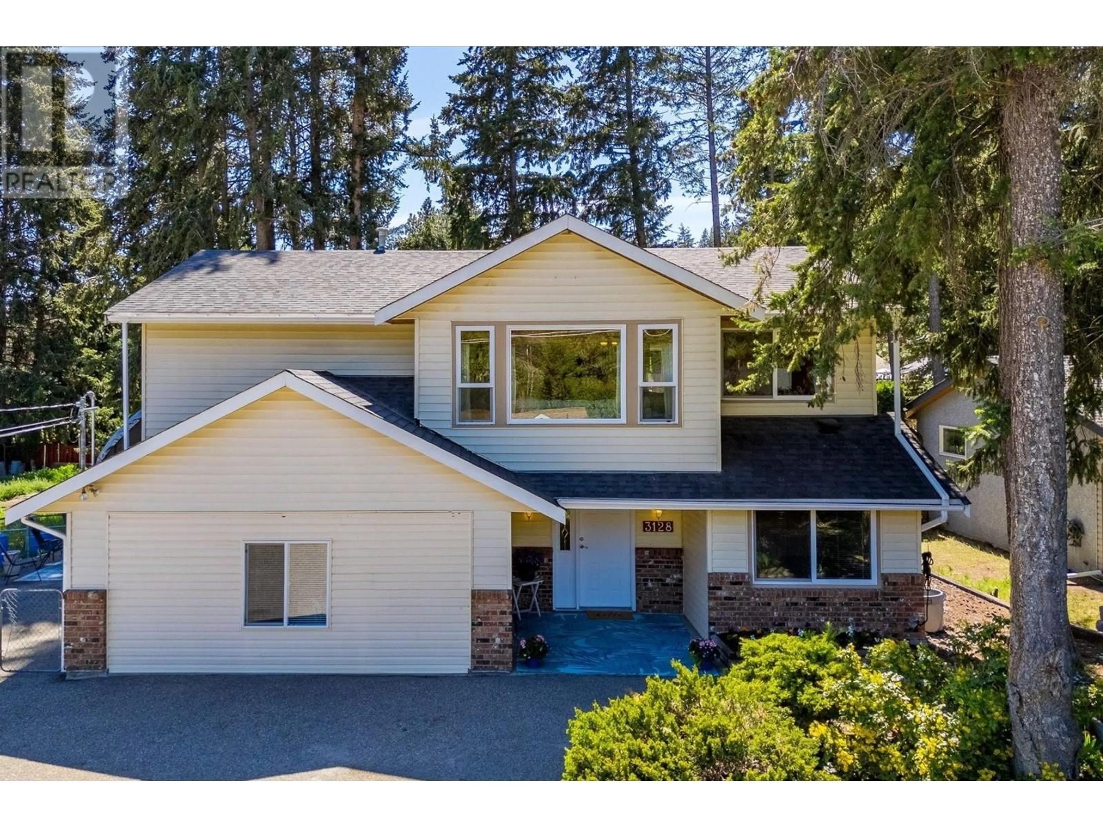 Home with vinyl exterior material, street for 3128 COVENTRY CRESCENT, West Kelowna British Columbia V4T1E8