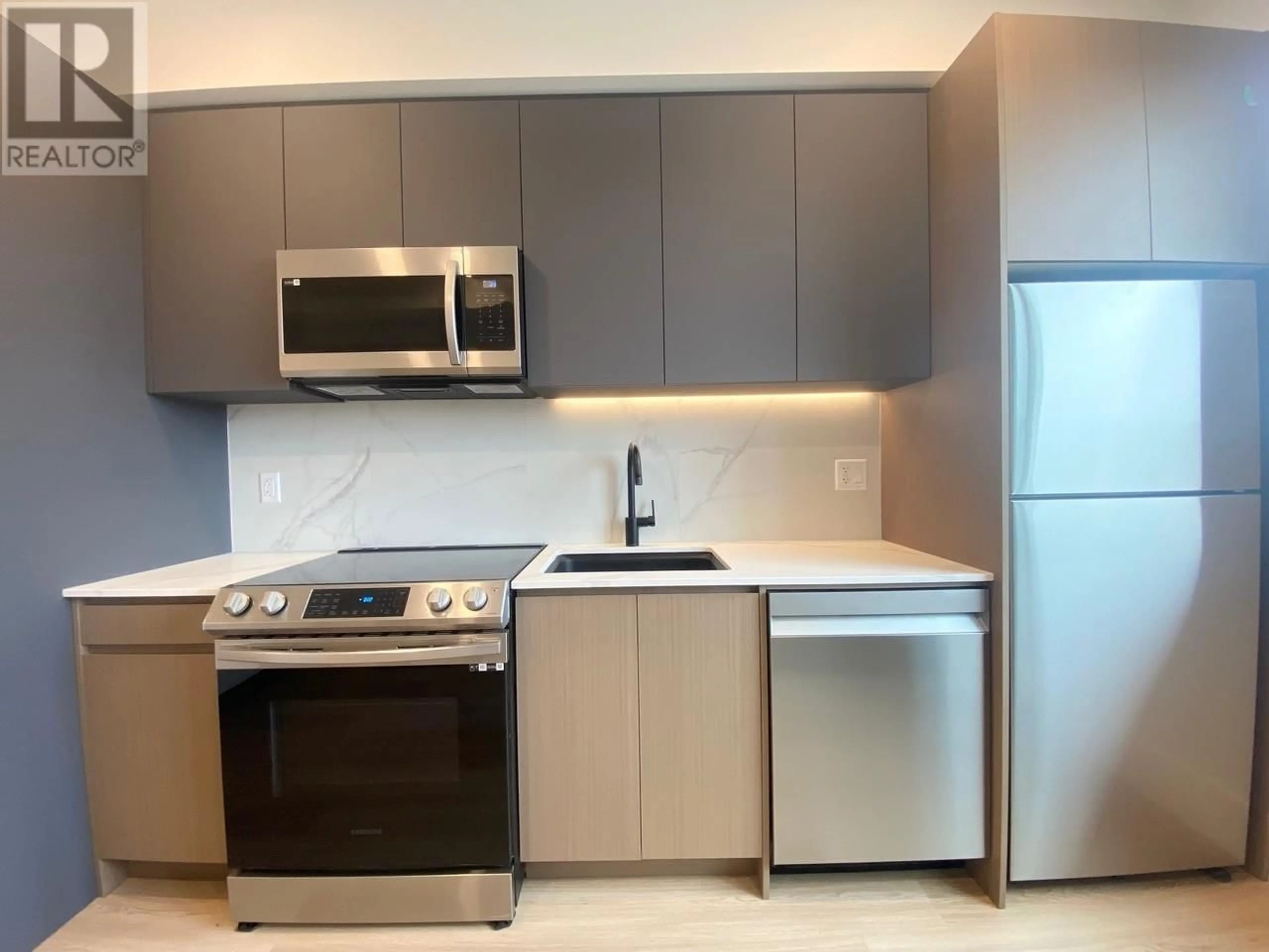 Standard kitchen, unknown for 416 - 720 KLO ROAD, Kelowna British Columbia V1Y0M9