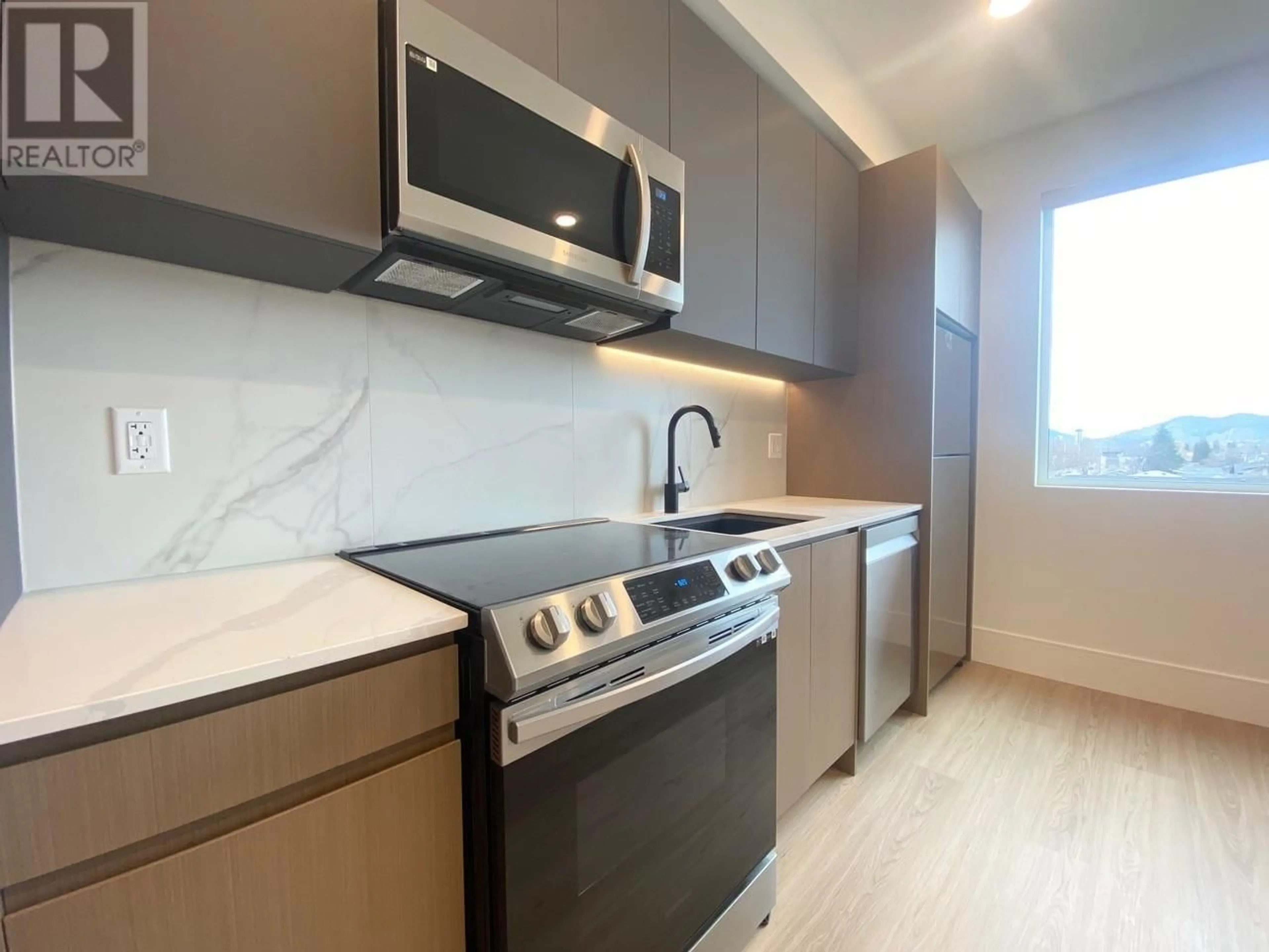 Standard kitchen, unknown for 416 - 720 KLO ROAD, Kelowna British Columbia V1Y0M9
