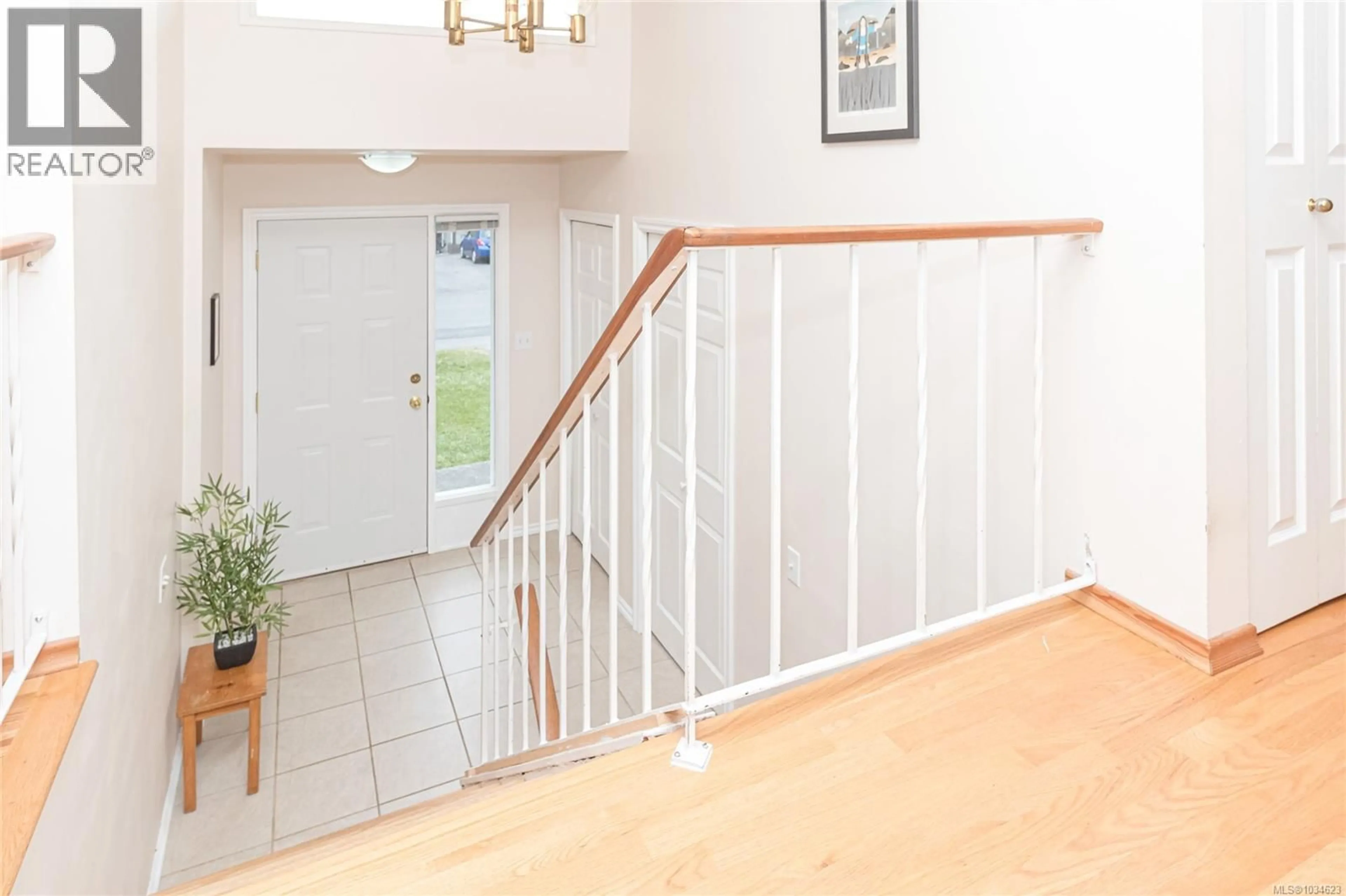 Indoor foyer for 10046 JUDSON PLACE, Sidney British Columbia V8L3M3