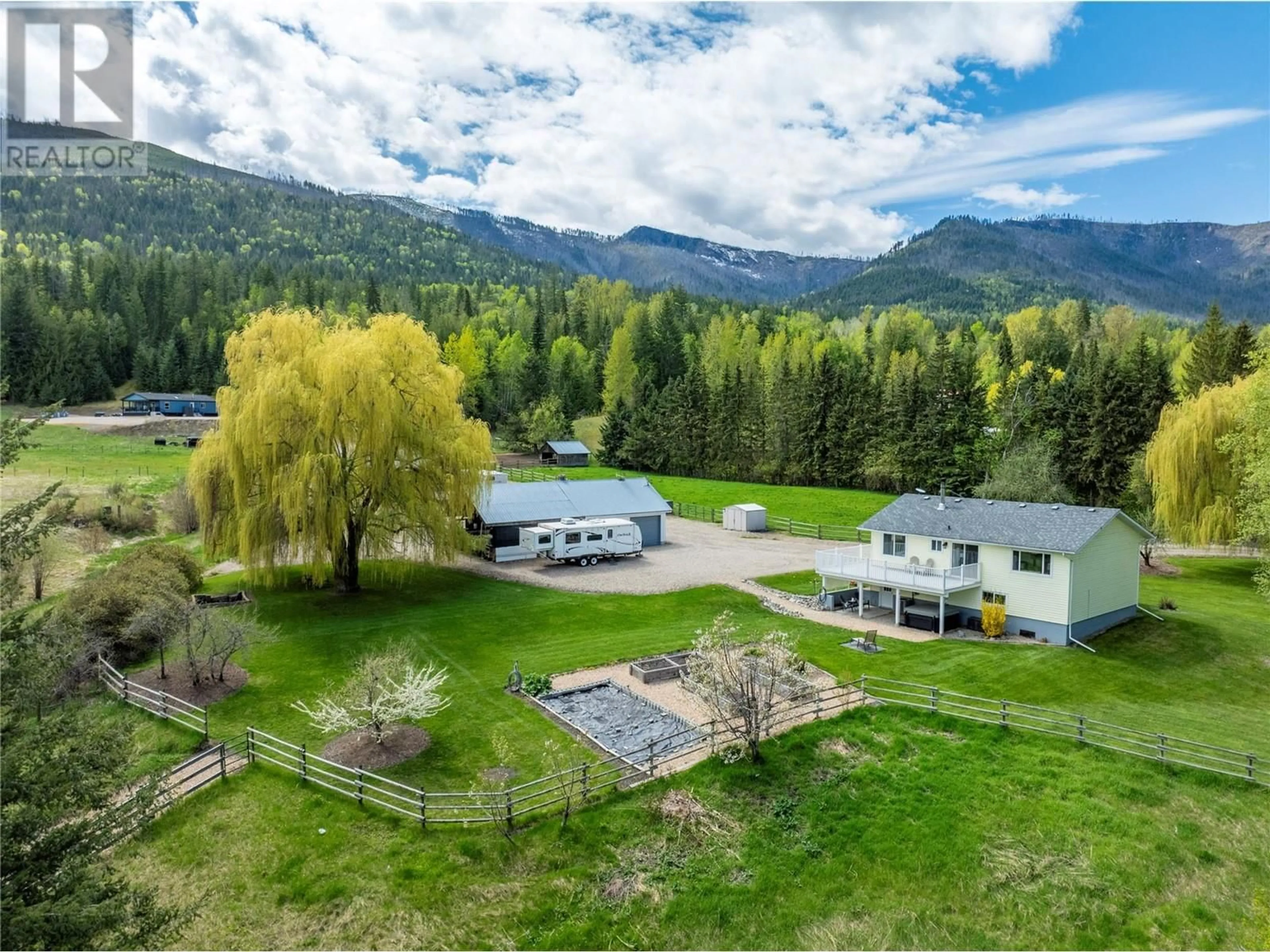 A pic from outside/outdoor area/front of a property/back of a property/a pic from drone, mountain view for 1706 TAYLOR ROAD, Sorrento British Columbia V0E2W1