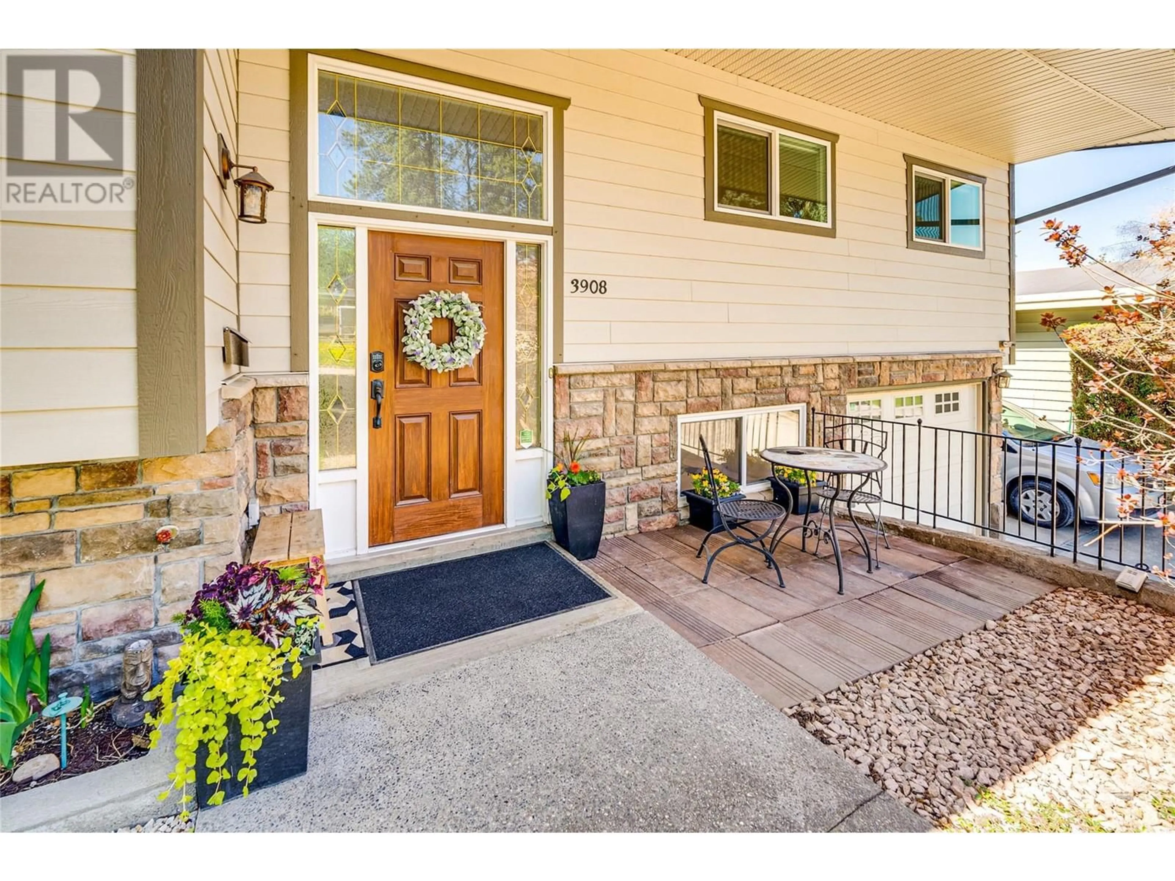 Indoor entryway for 3908 17 STREET, Vernon British Columbia V1T8A4
