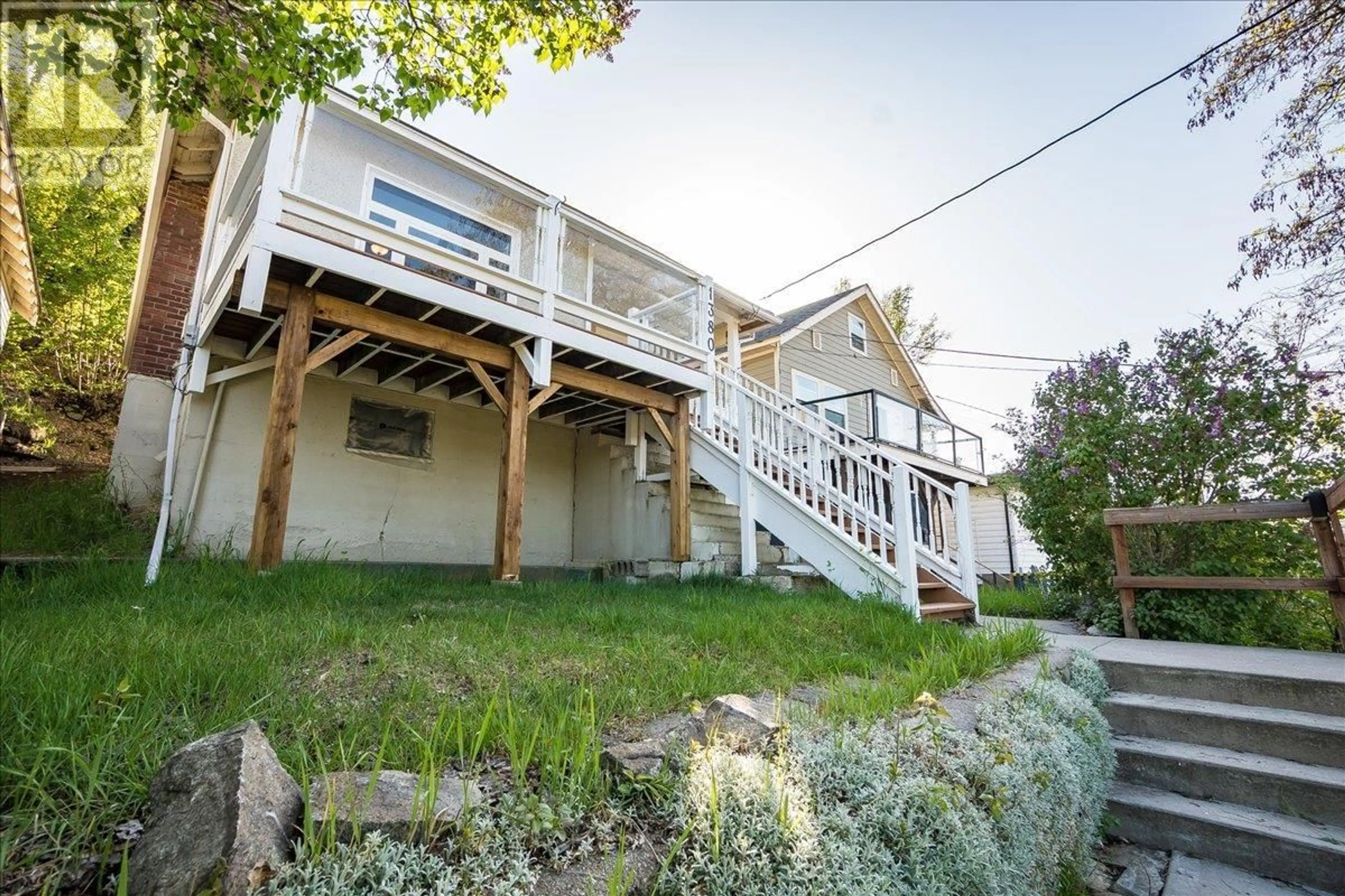Patio, unknown for 1380 LOOKOUT STREET, Trail British Columbia V1R3P5
