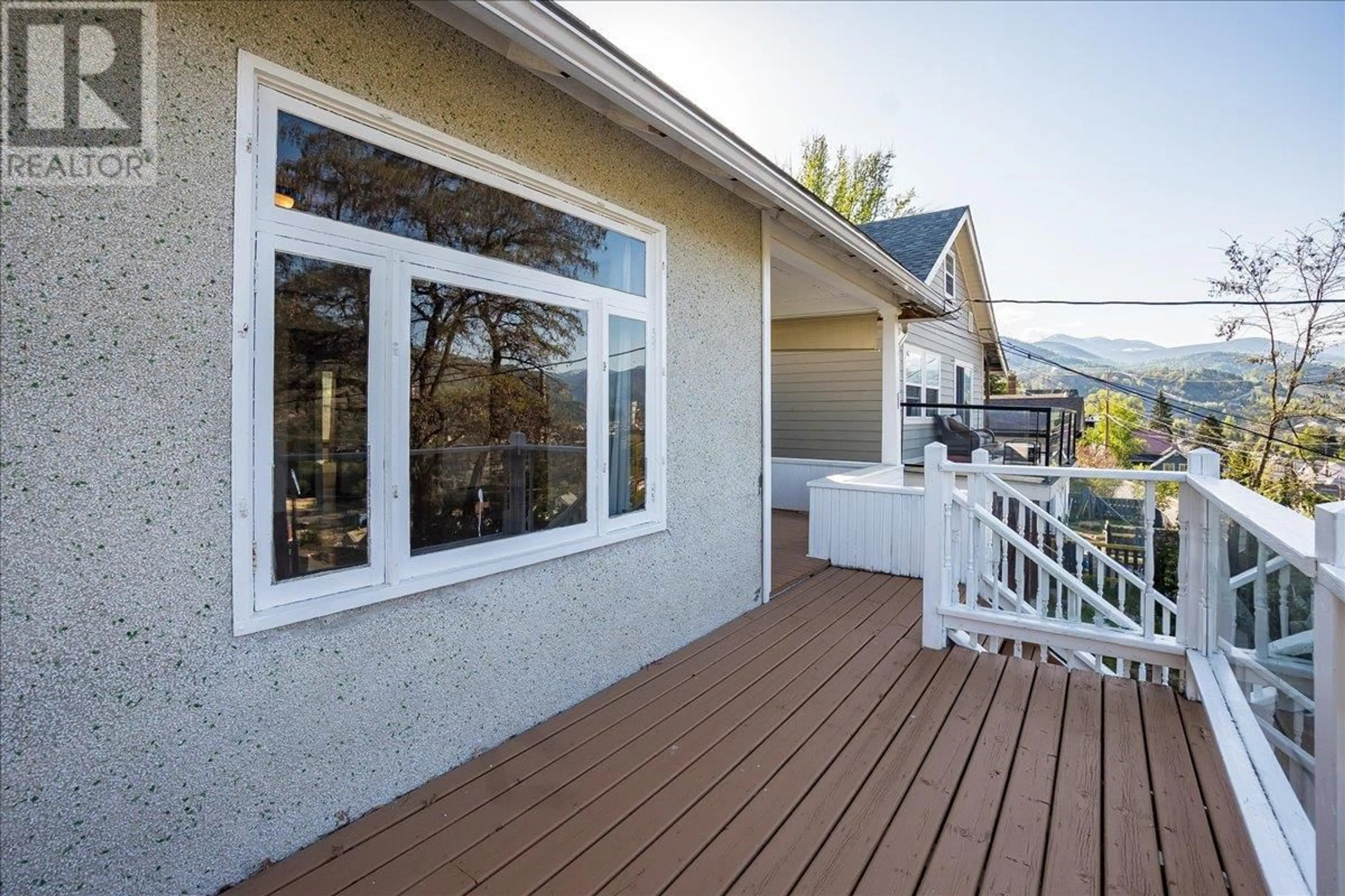Home with vinyl exterior material, mountain view for 1380 LOOKOUT STREET, Trail British Columbia V1R3P5