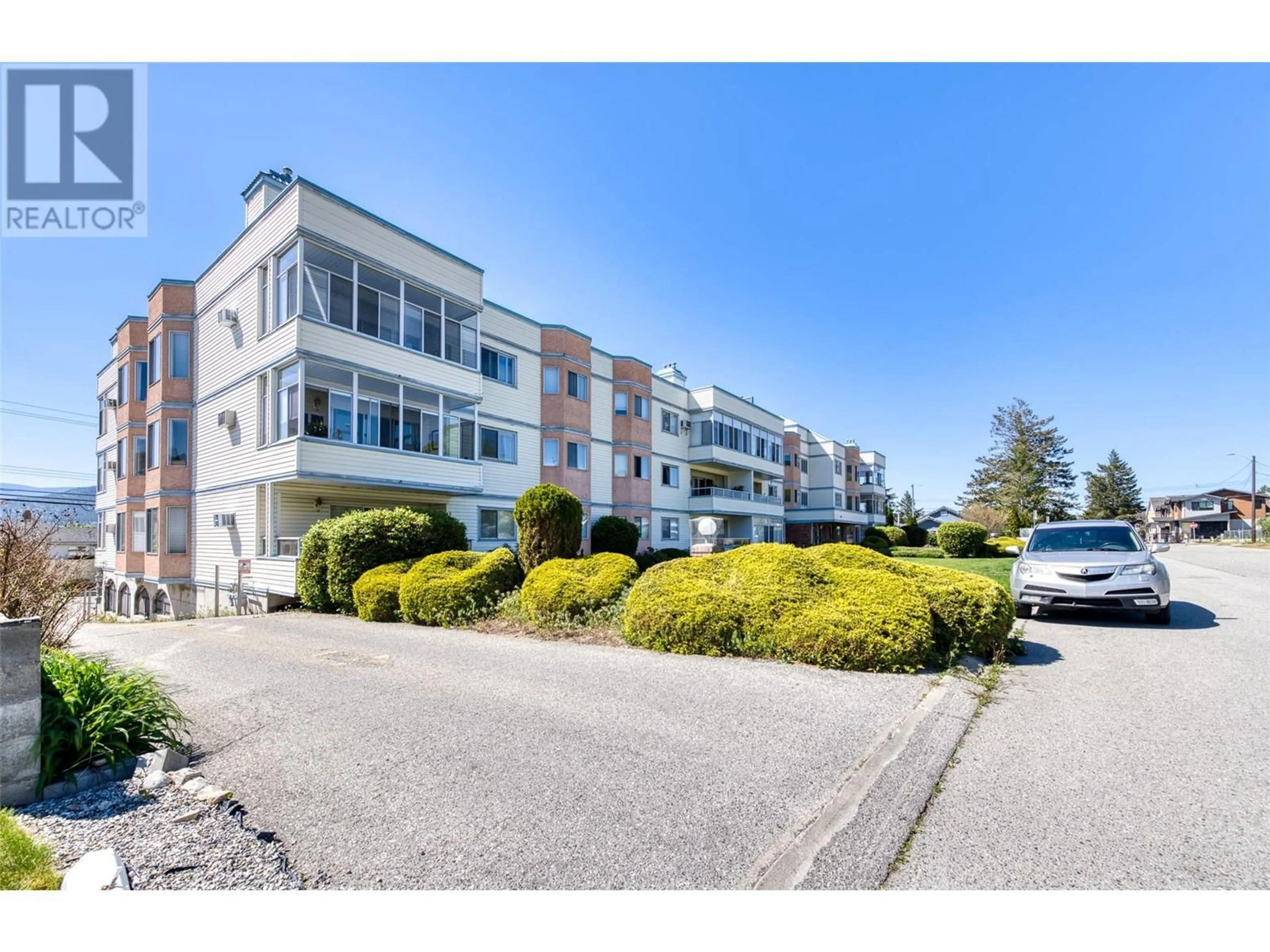 A pic from outside/outdoor area/front of a property/back of a property/a pic from drone, street for 207 - 965 KING STREET, Penticton British Columbia V2A8J4