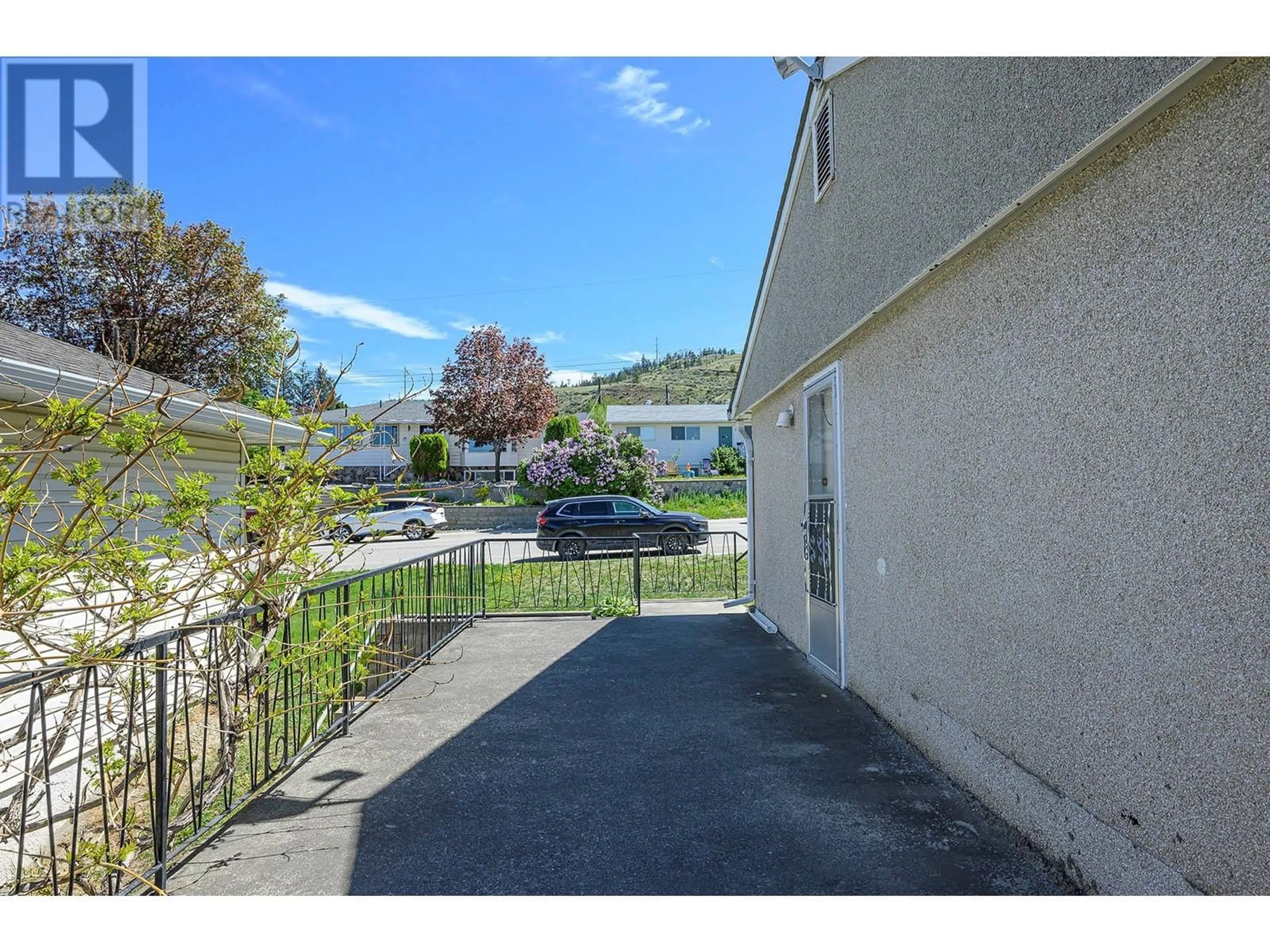 A pic from outside/outdoor area/front of a property/back of a property/a pic from drone, water/lake/river/ocean view for 952 FRASER STREET, Kamloops British Columbia V2C3H5