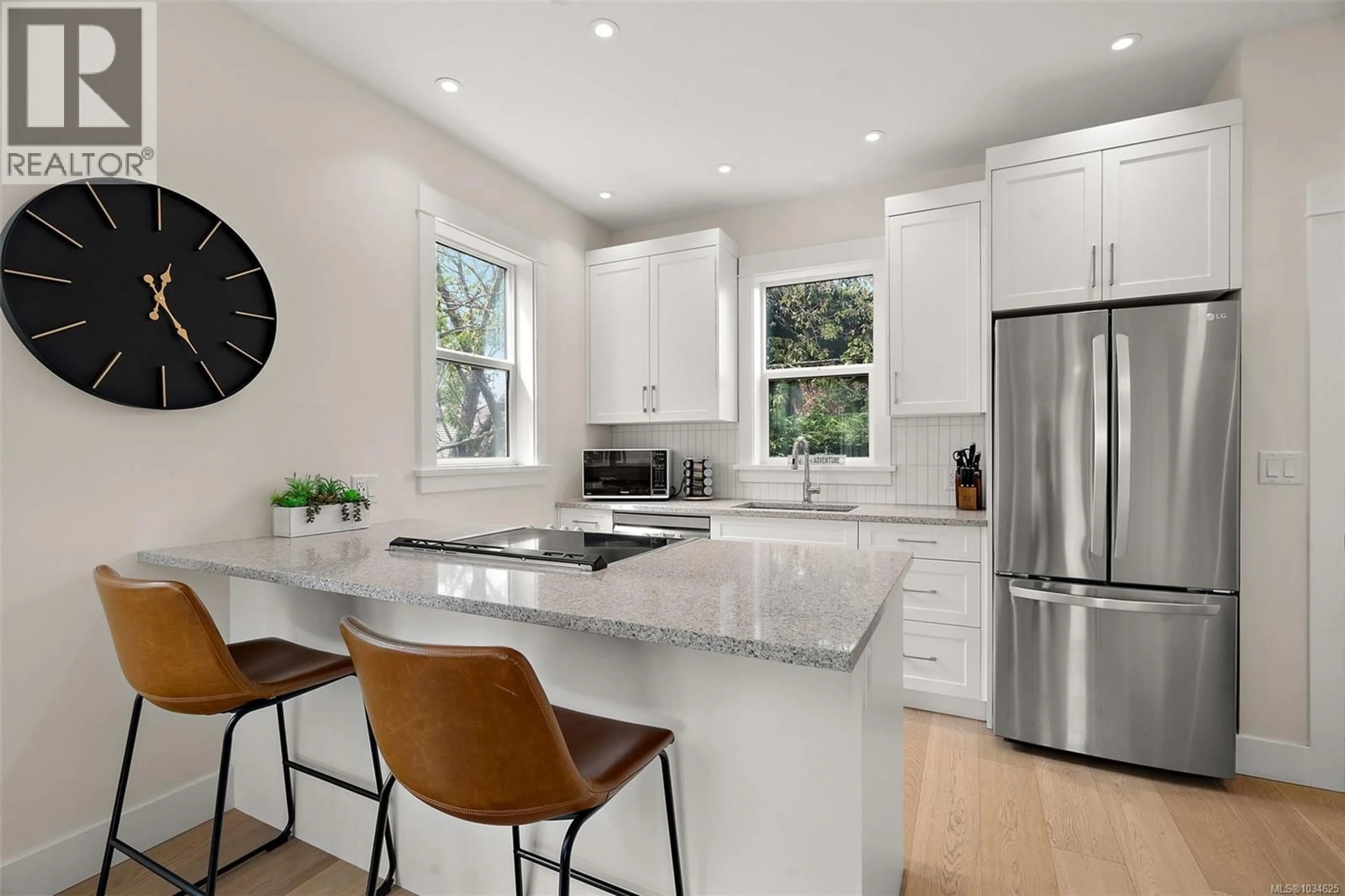 Unknown for 2214 COOK STREET, Victoria British Columbia V8T3R2