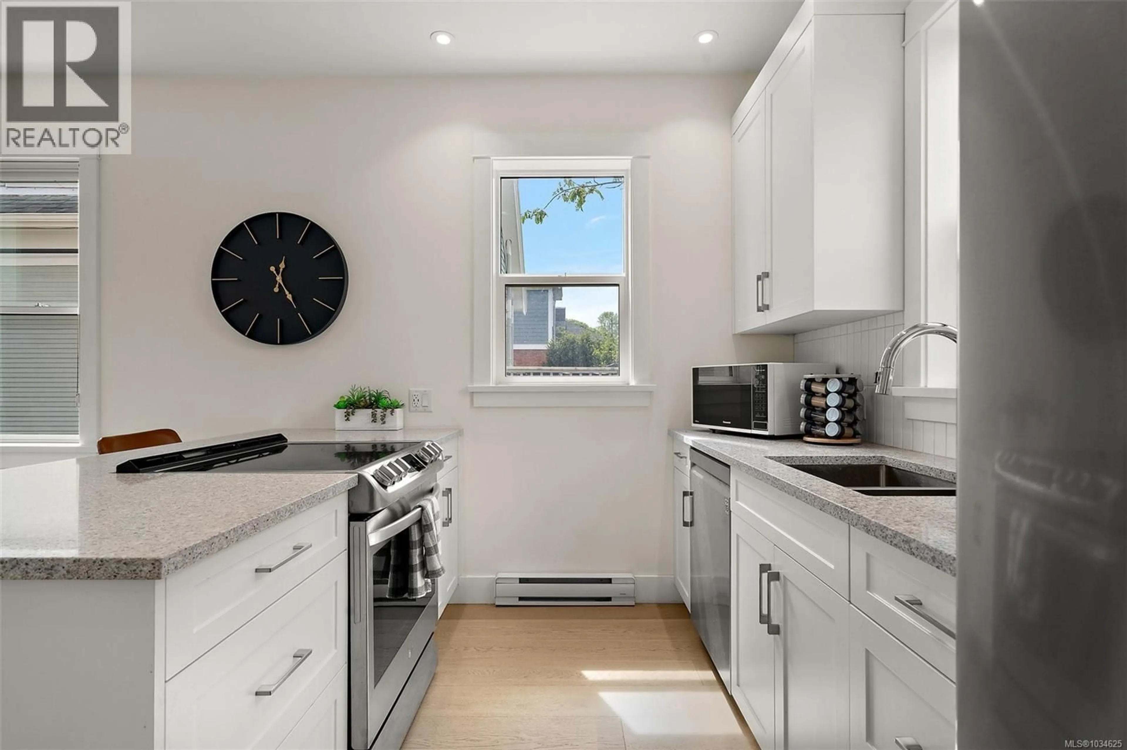 Unknown for 2214 COOK STREET, Victoria British Columbia V8T3R2