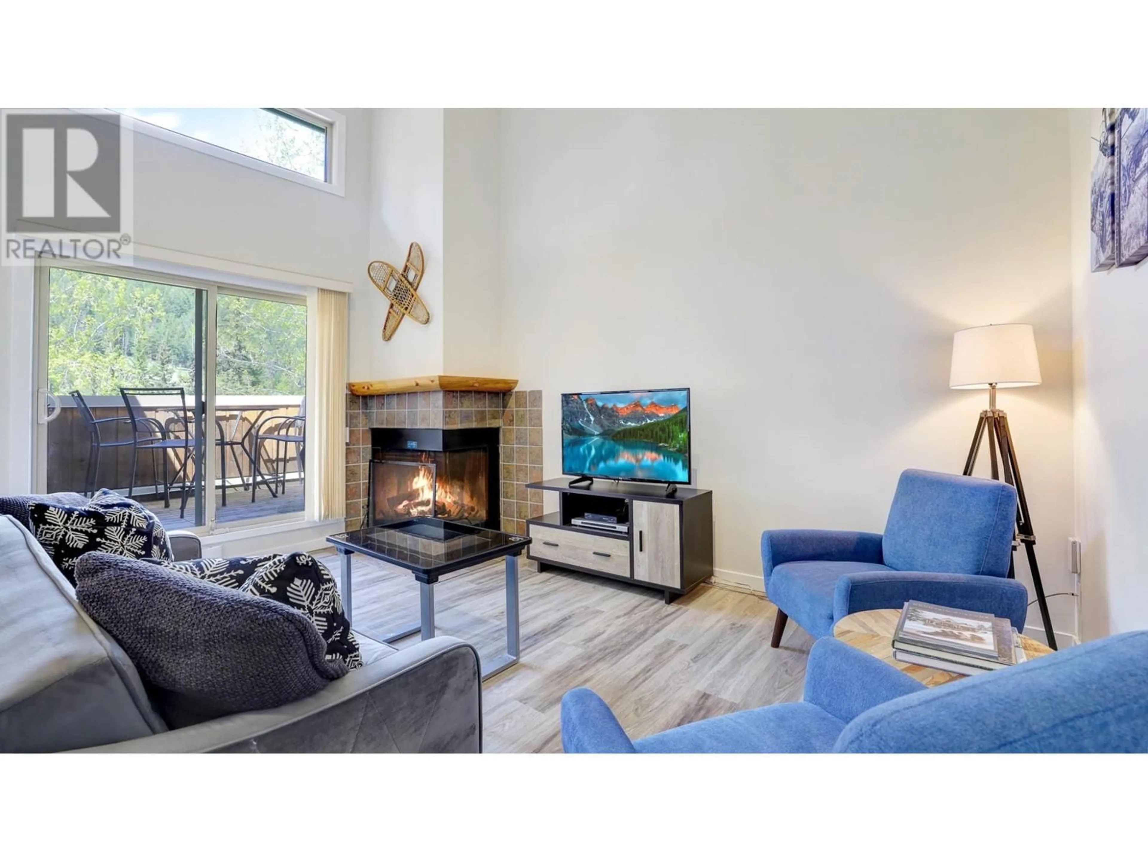 Living room with furniture, unknown for 237 - 2035 PANORAMA DRIVE, Panorama British Columbia V0A1T0