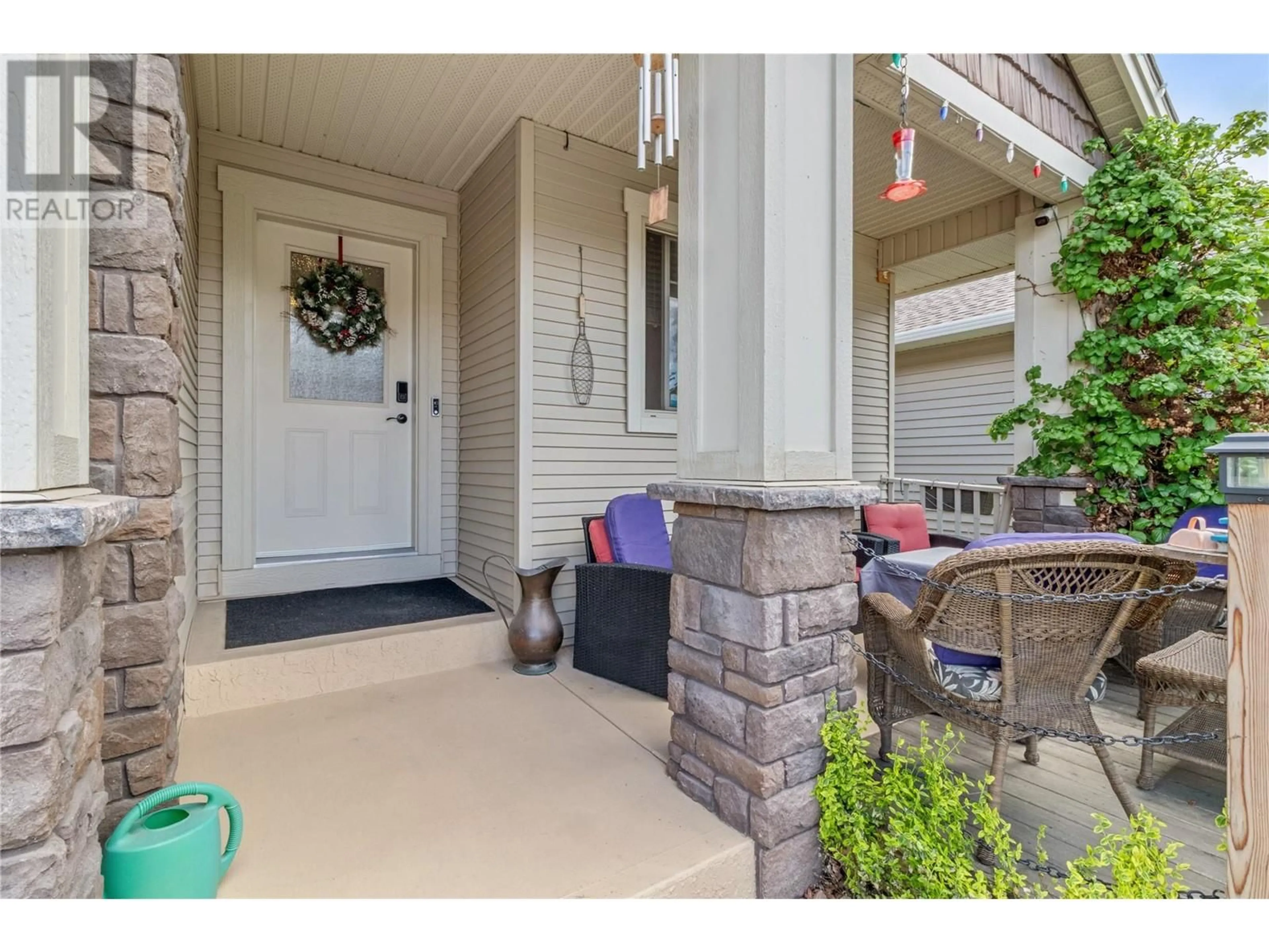 Indoor entryway for 1493 TANEMURA CRESCENT, Kelowna British Columbia V1P1N8