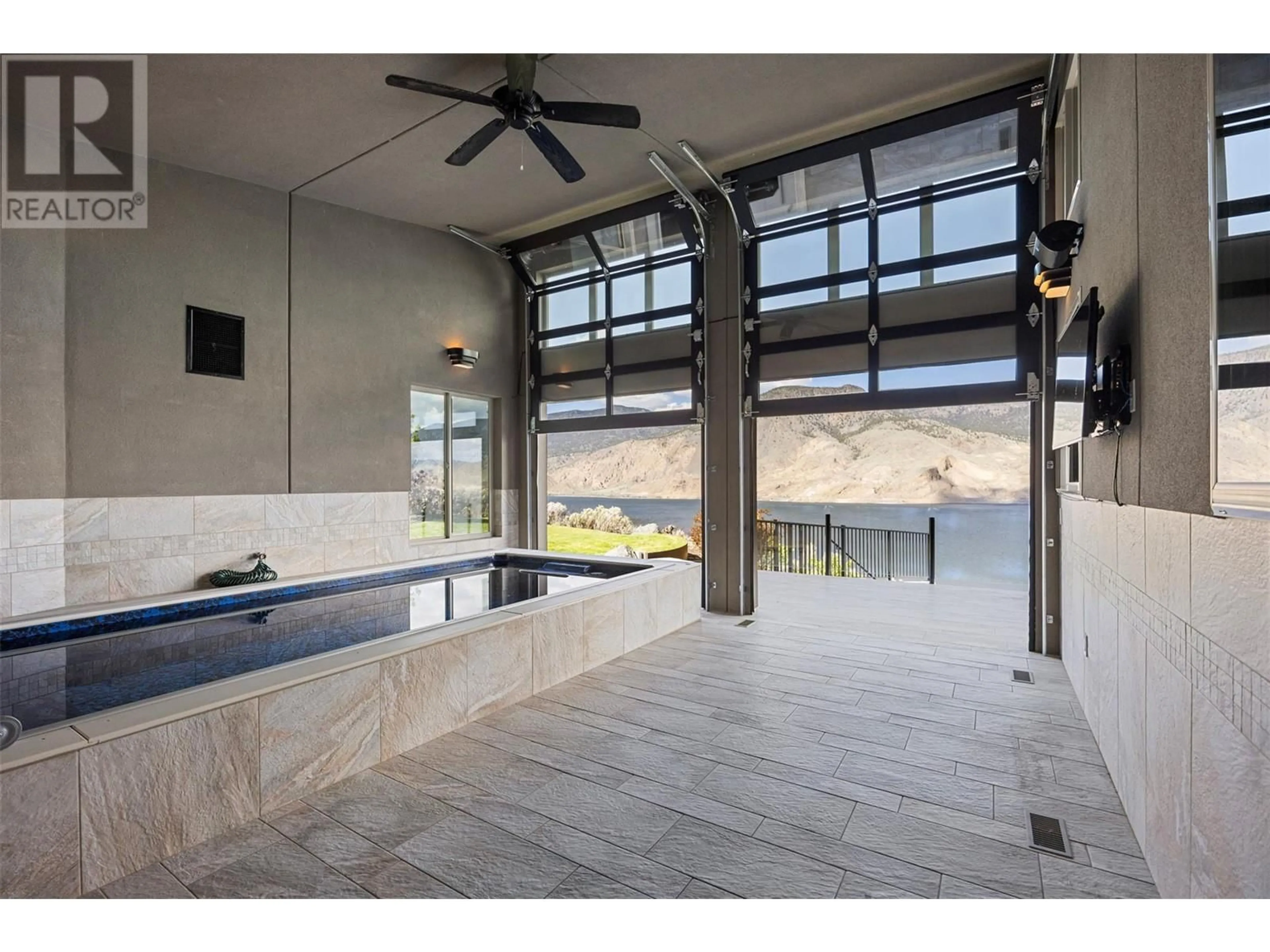 Contemporary bathroom, ceramic/tile floor for 265 HOLLOWAY DRIVE, Kamloops British Columbia V1S0B3