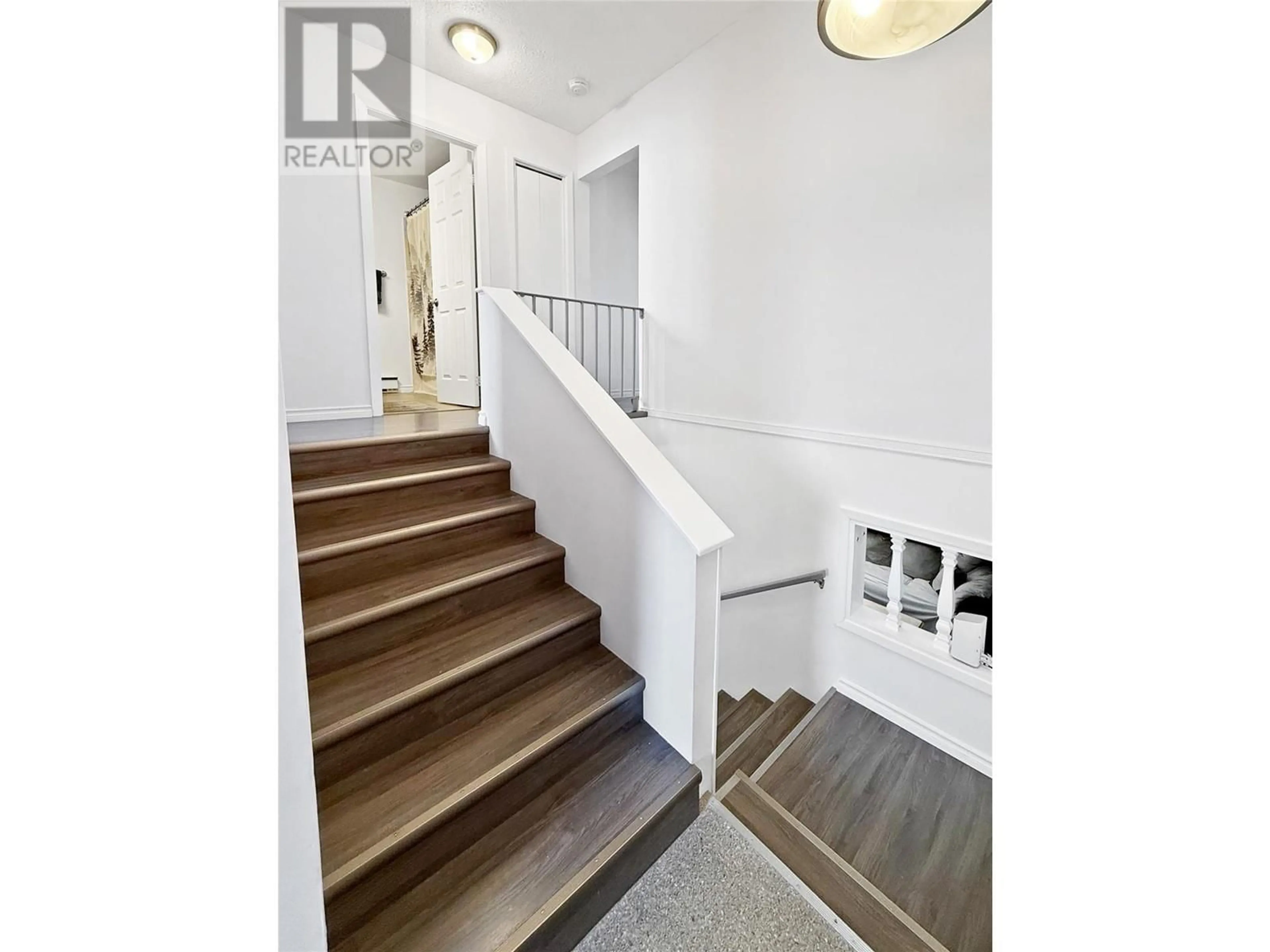 Stairs for 2344 3RD  S STREET, Cranbrook British Columbia V1C4X5