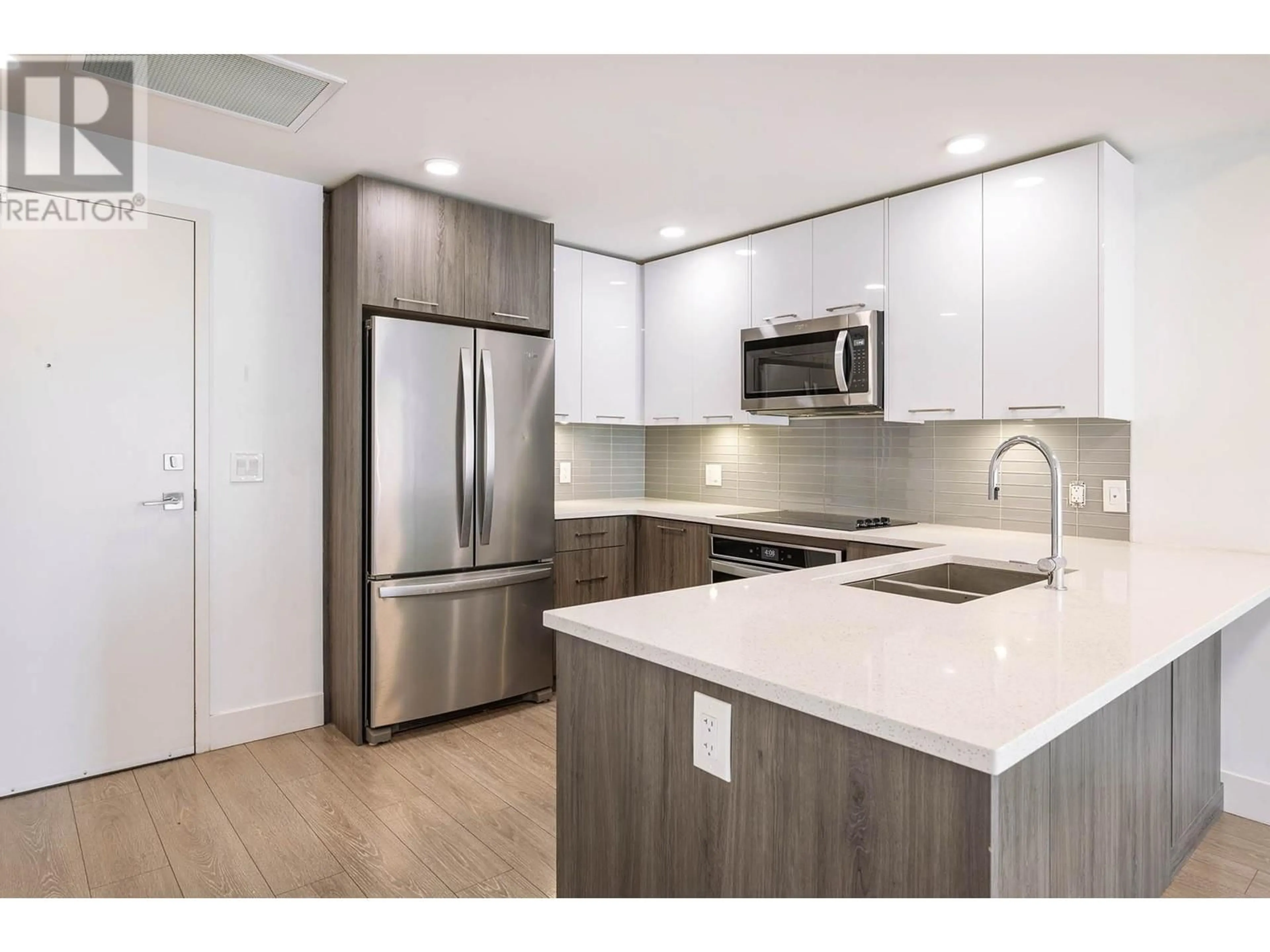 Standard kitchen, unknown for 202 - 885 UNIVERSITY DRIVE, Kamloops British Columbia V2H1T7