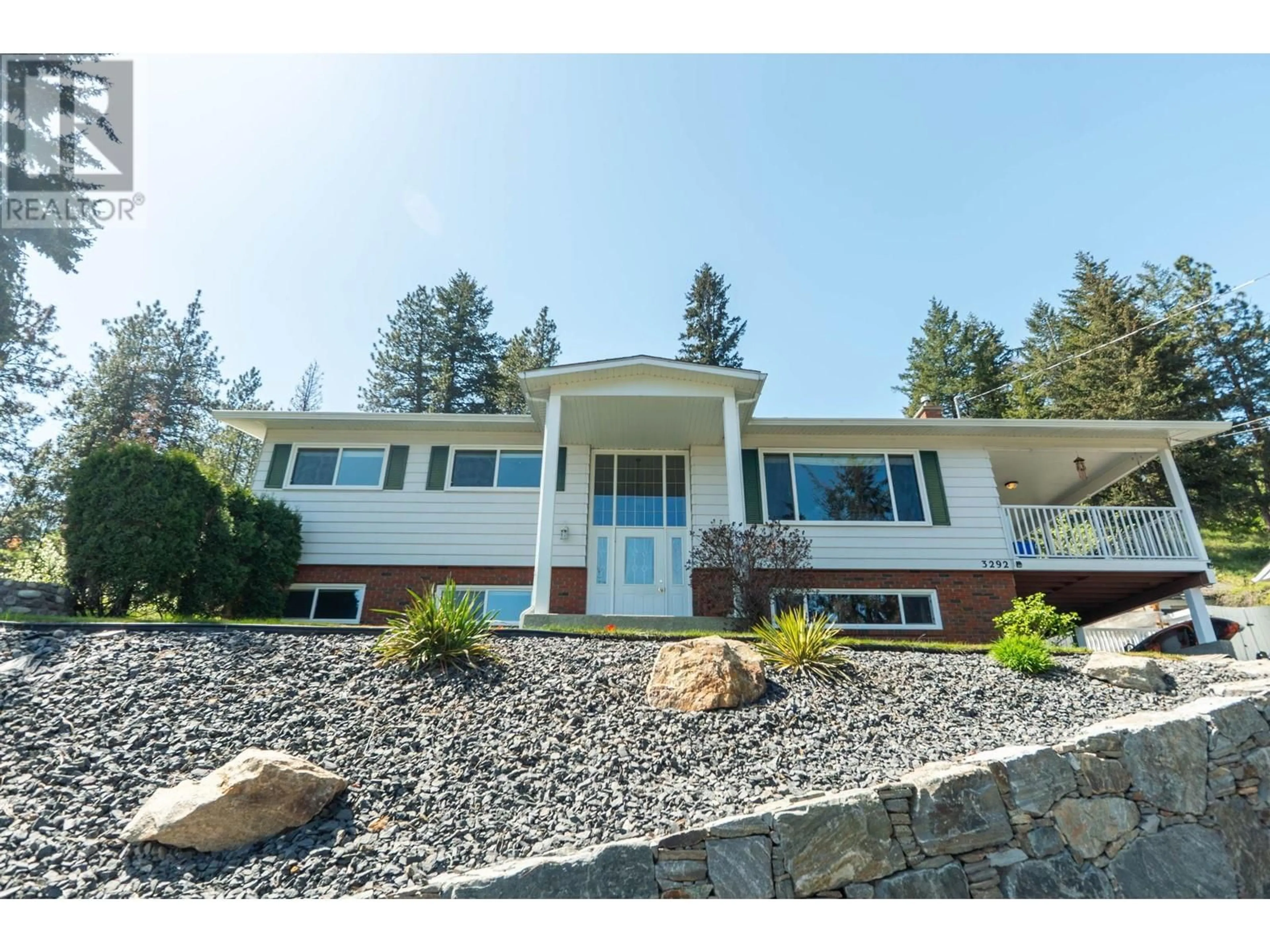 Home with vinyl exterior material, unknown for 3292 MCIVER ROAD, West Kelowna British Columbia V4T1G2