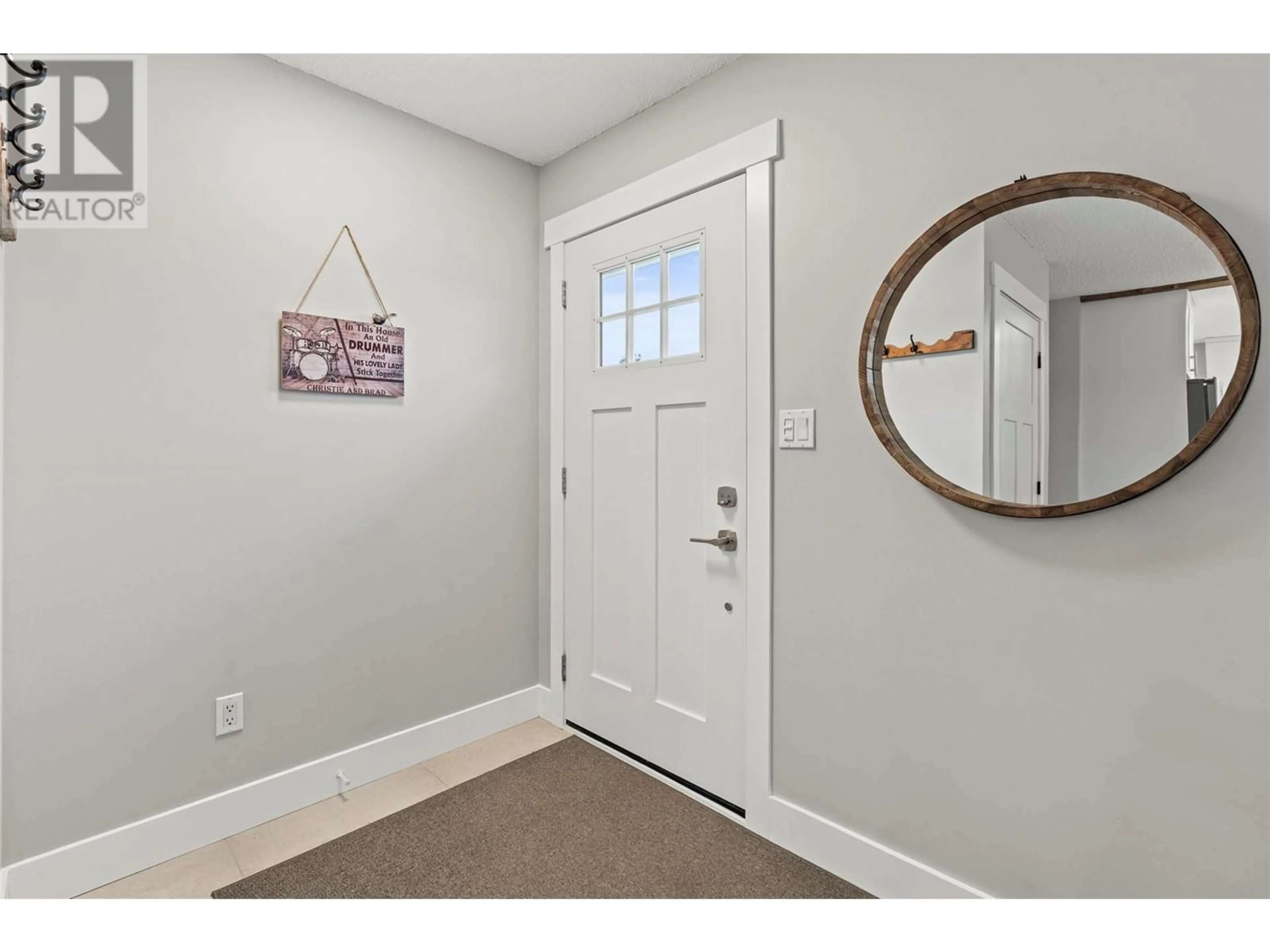 Indoor entryway for 10809 SHERMAN DRIVE, Lake Country British Columbia V4V1W5