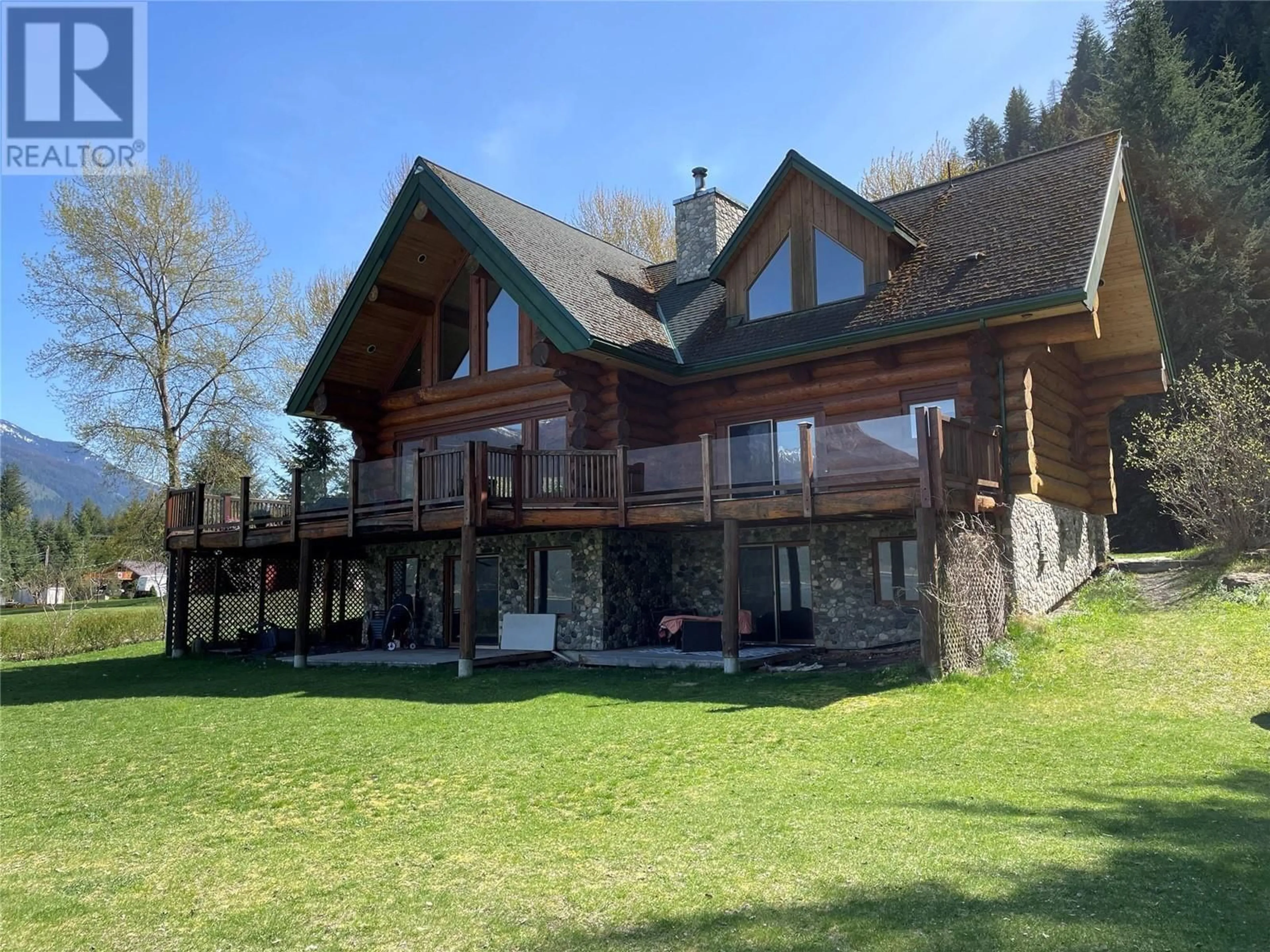A pic from outside/outdoor area/front of a property/back of a property/a pic from drone, water/lake/river/ocean view for 11866 31 HIGHWAY, Lardeau British Columbia V0G1M0