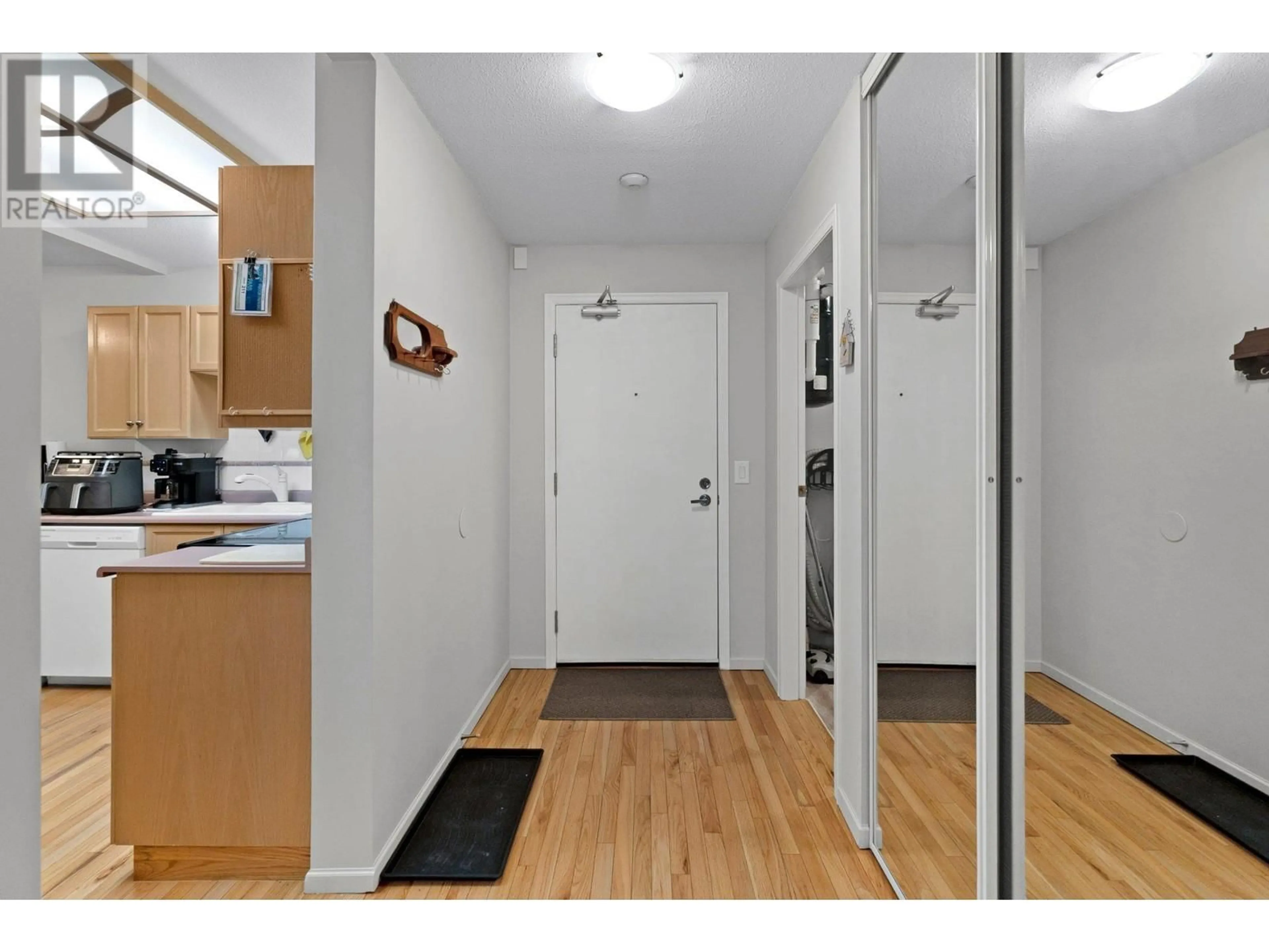 Indoor entryway for 211 - 730 BADKE ROAD, Kelowna British Columbia V1X6G9