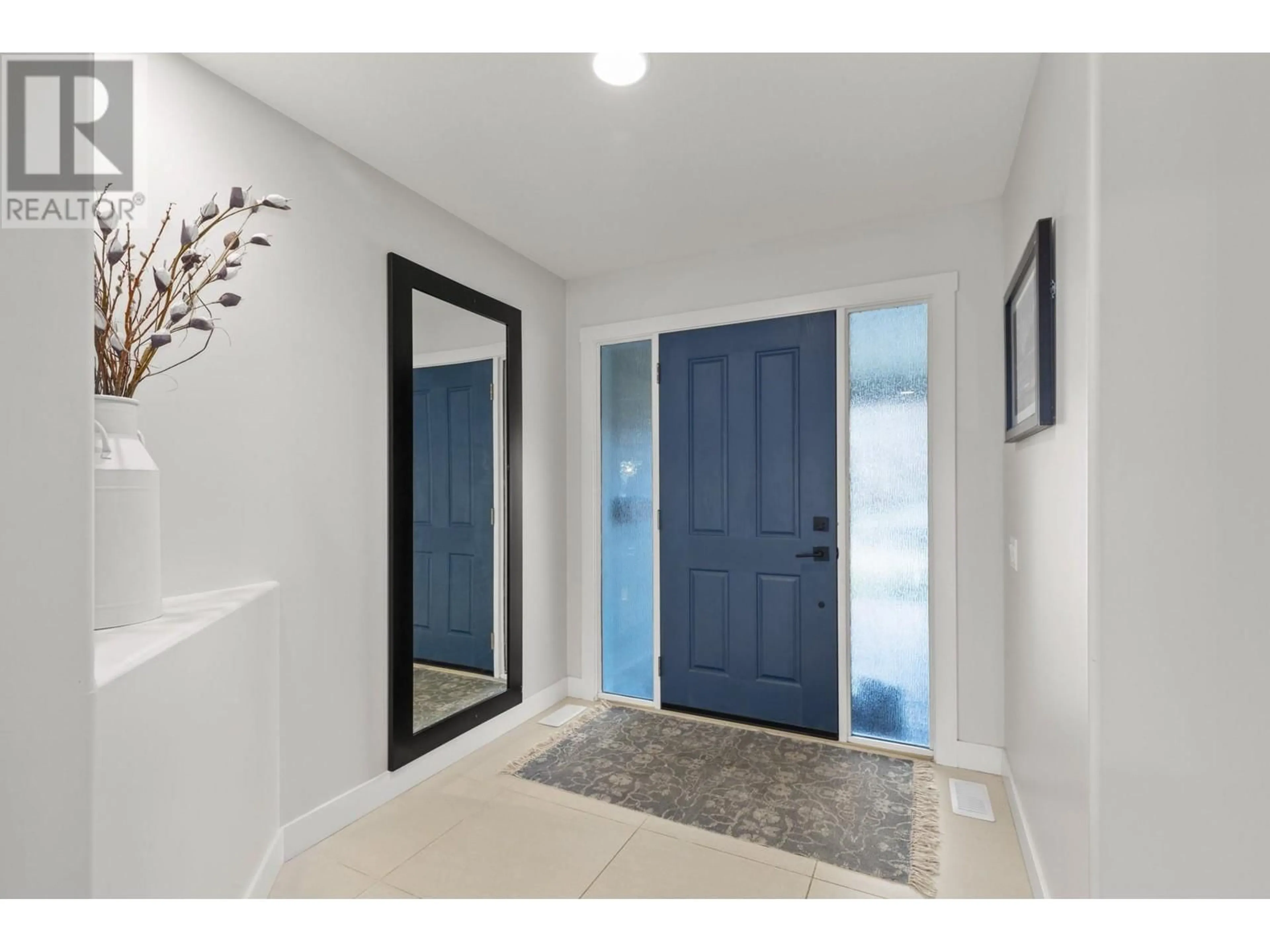 Indoor entryway for 1137 LONG RIDGE DRIVE, Kelowna British Columbia V1V2W9