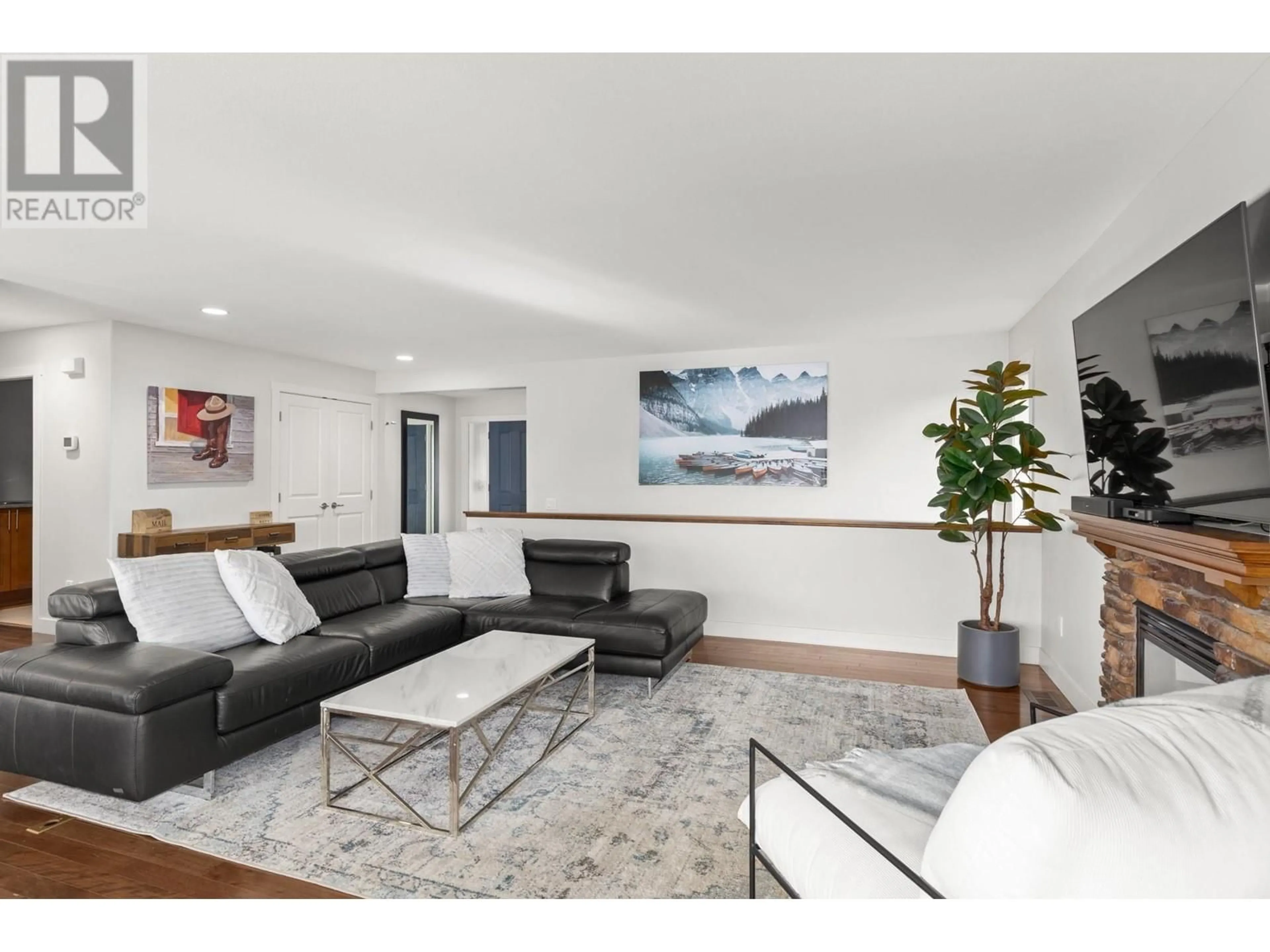 Living room with furniture, unknown for 1137 LONG RIDGE DRIVE, Kelowna British Columbia V1V2W9