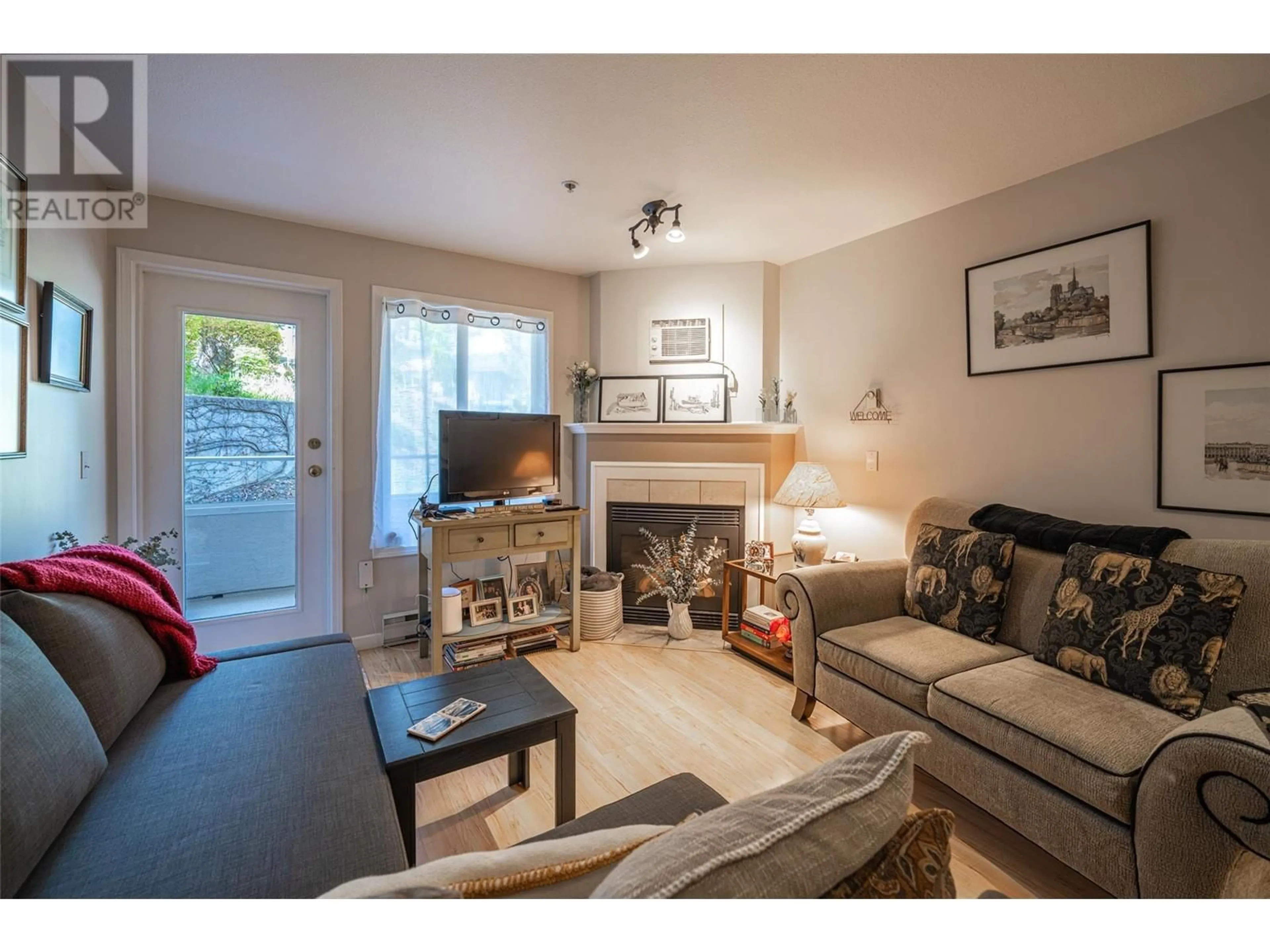 Living room with furniture, wood/laminate floor for 206 - 3320 CENTENNIAL DRIVE, Vernon British Columbia V1T9M4