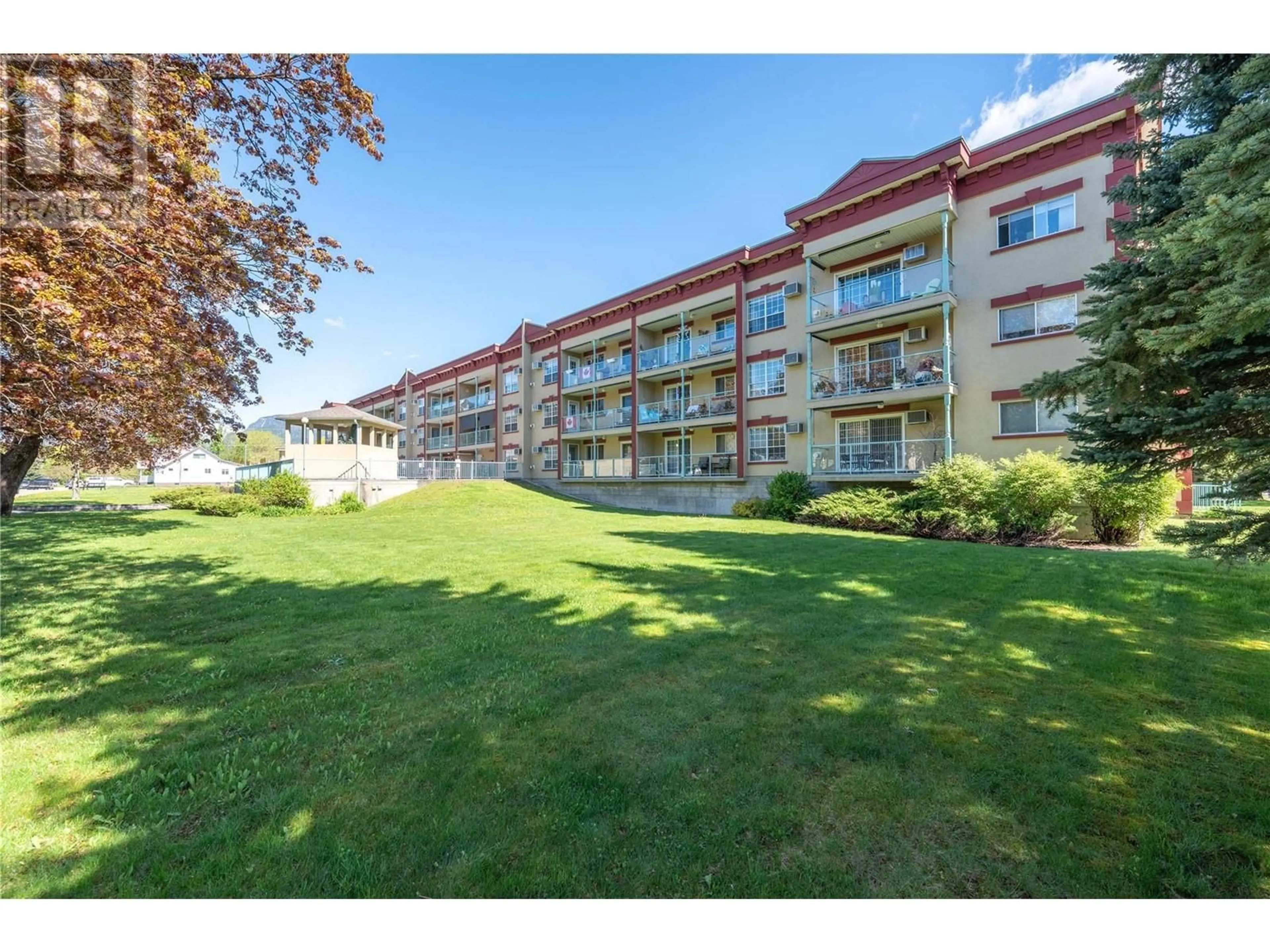 Patio, water/lake/river/ocean view for 209 - 311 SIXTH STREET EAST, Revelstoke British Columbia V0E2S0