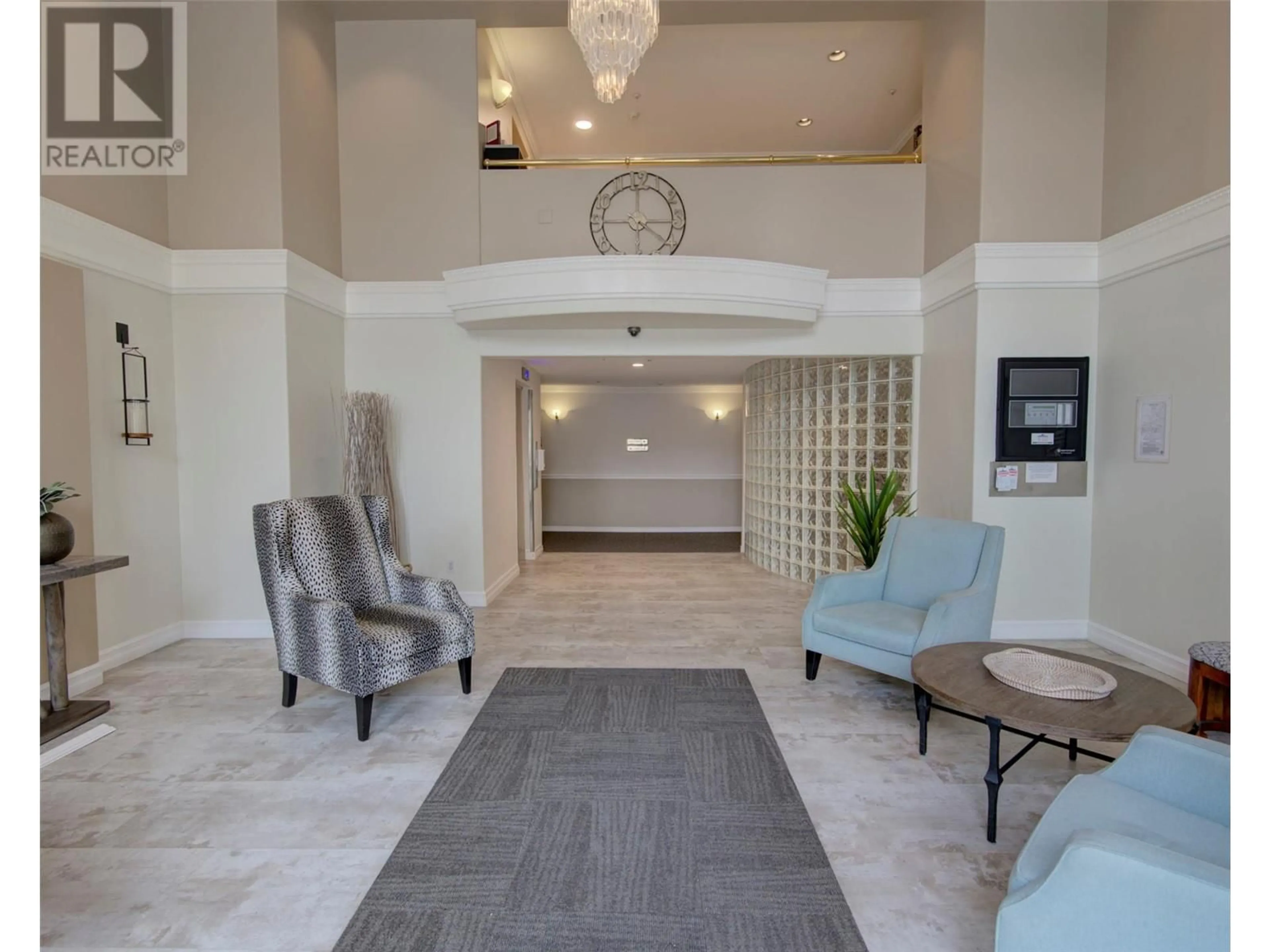 Indoor foyer for 109 - 3300 CENTENNIAL DRIVE, Vernon British Columbia V1T9M5