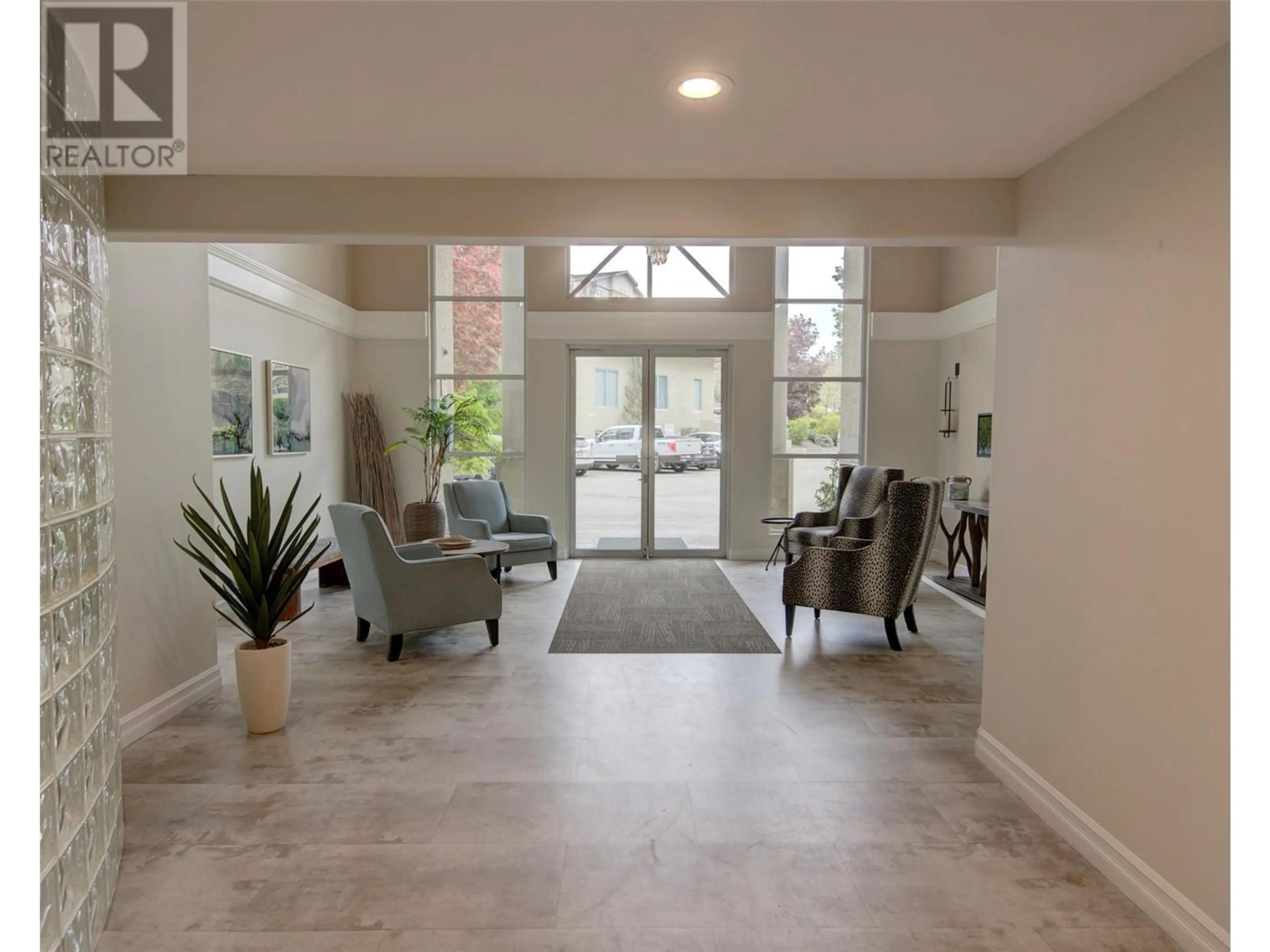 Indoor foyer for 109 - 3300 CENTENNIAL DRIVE, Vernon British Columbia V1T9M5