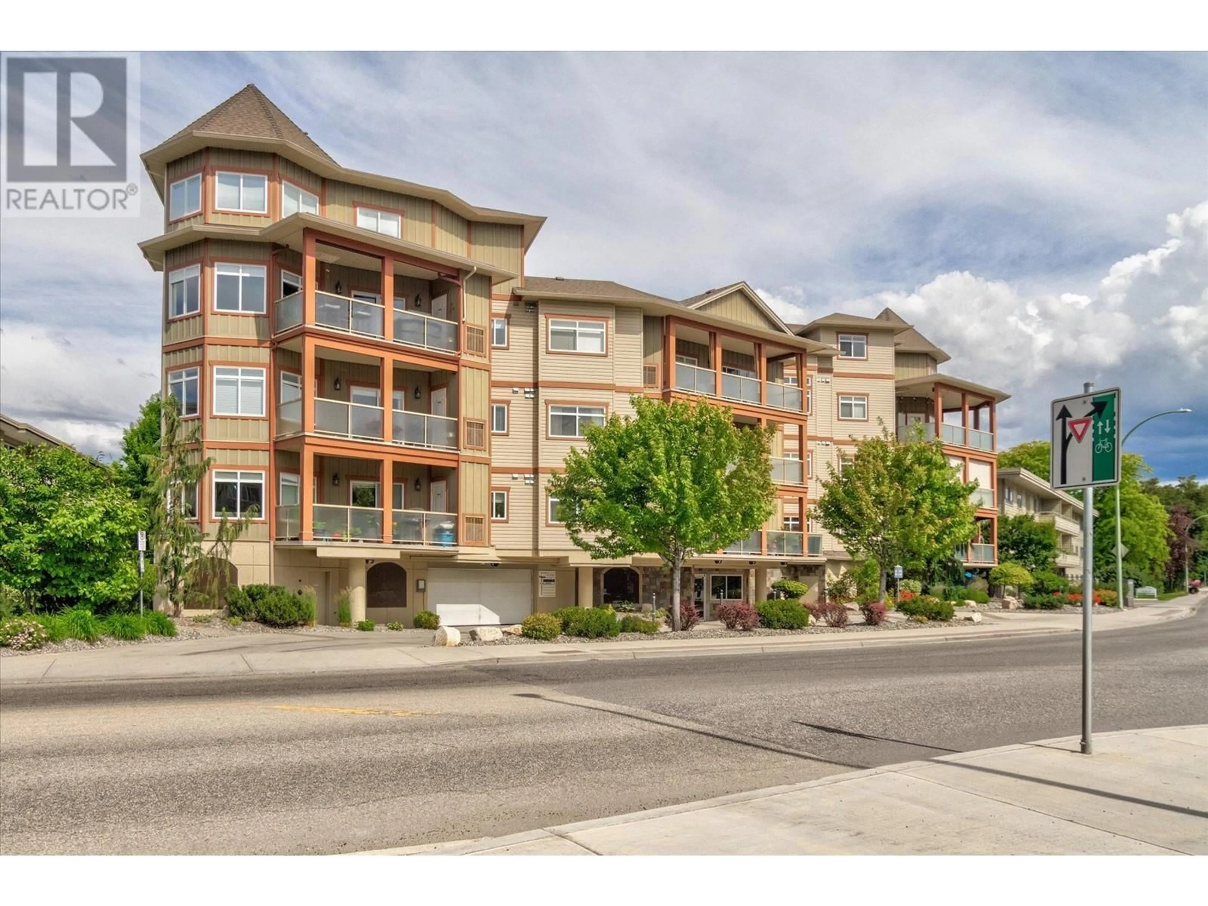 Unknown for 303 - 1905 PANDOSY STREET, Kelowna British Columbia V1Y1R8