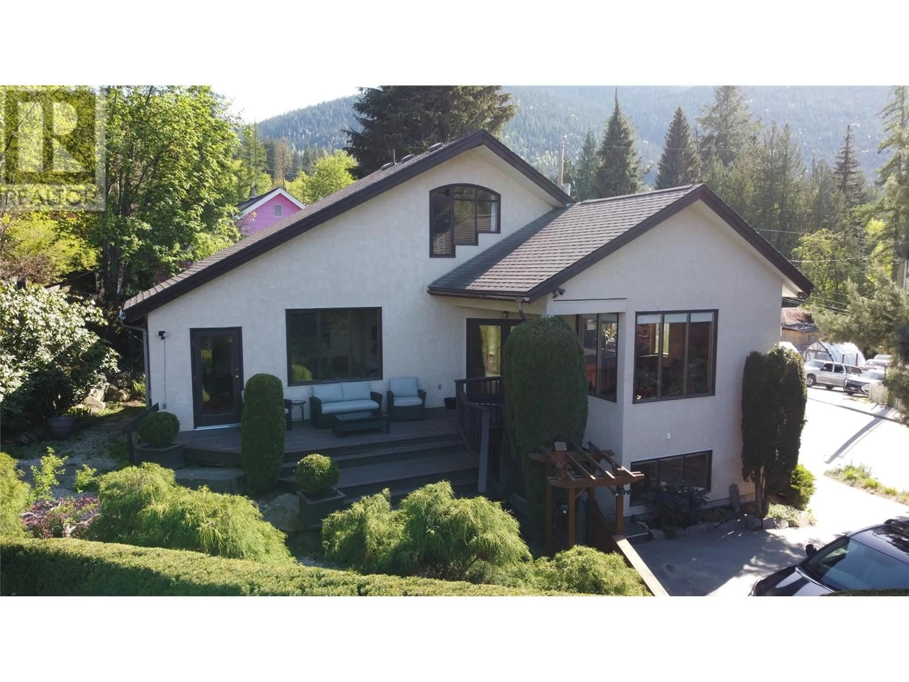 A pic from outside/outdoor area/front of a property/back of a property/a pic from drone, mountain view for 1209 ROBERTSON AVENUE, Nelson British Columbia V1L1C3