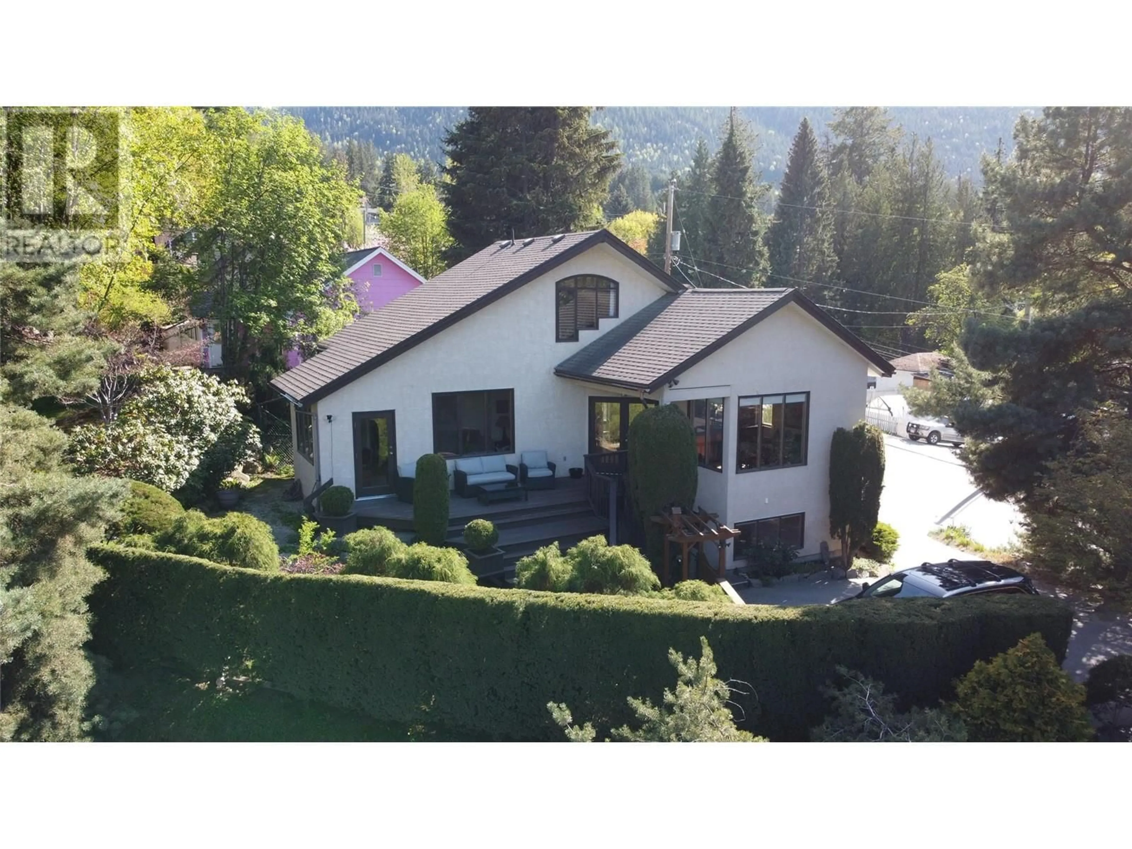 A pic from outside/outdoor area/front of a property/back of a property/a pic from drone, mountain view for 1209 ROBERTSON AVENUE, Nelson British Columbia V1L1C3