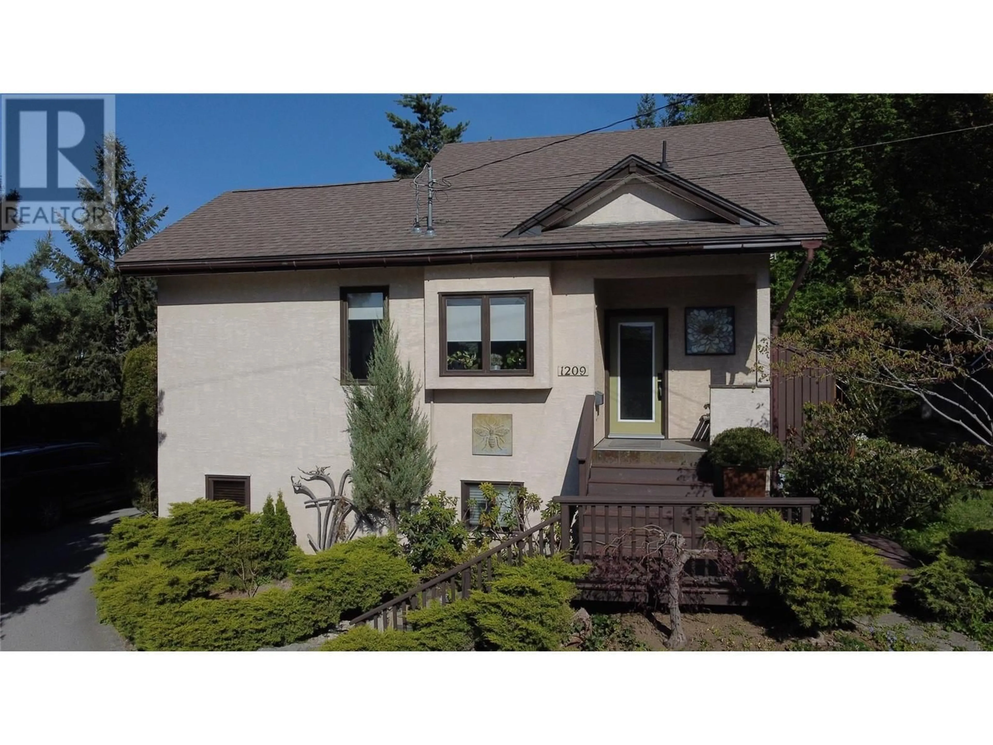 Home with vinyl exterior material, street for 1209 ROBERTSON AVENUE, Nelson British Columbia V1L1C3