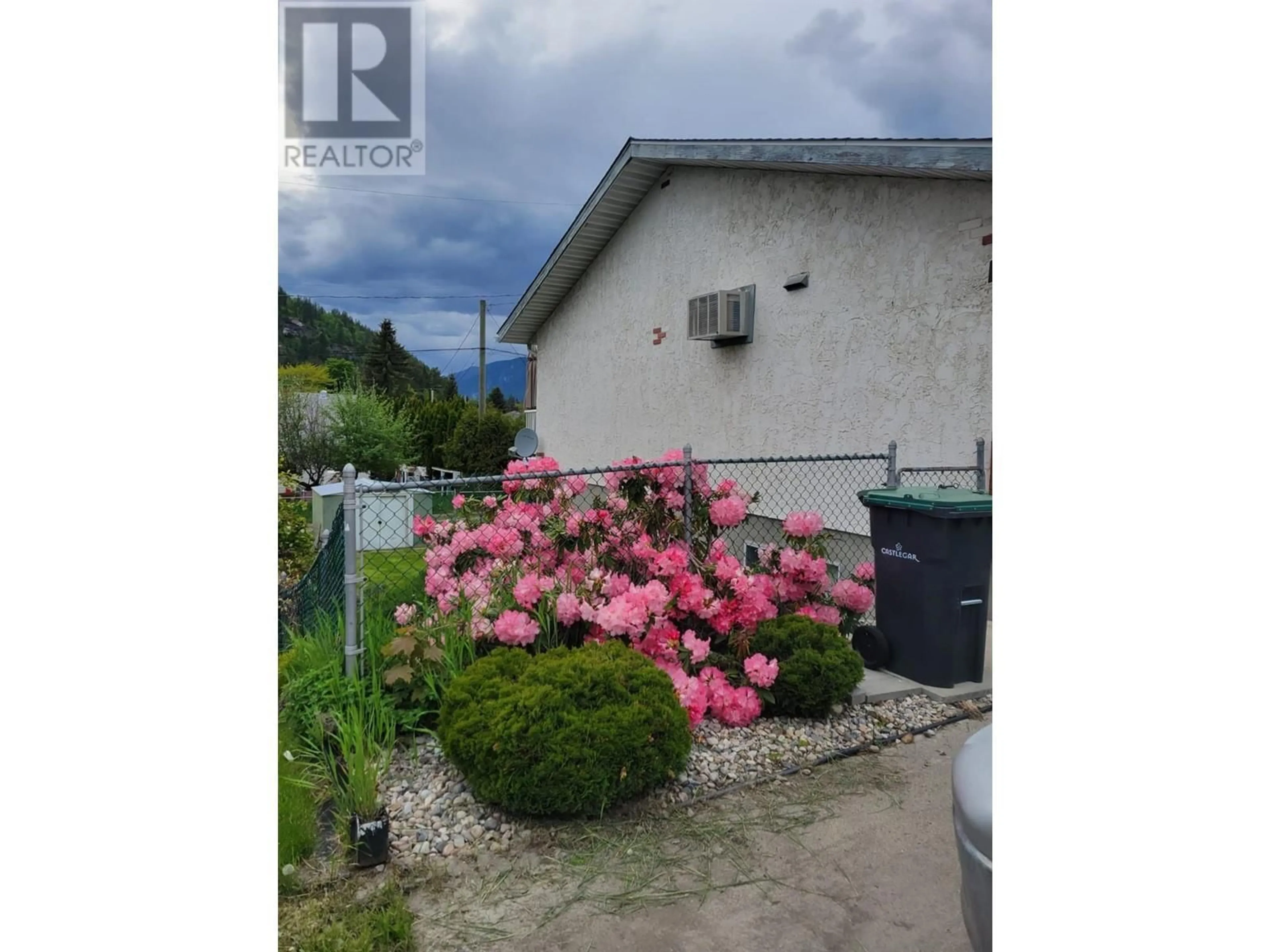 Patio, street for 508 7TH AVENUE, Castlegar British Columbia V1N1R4