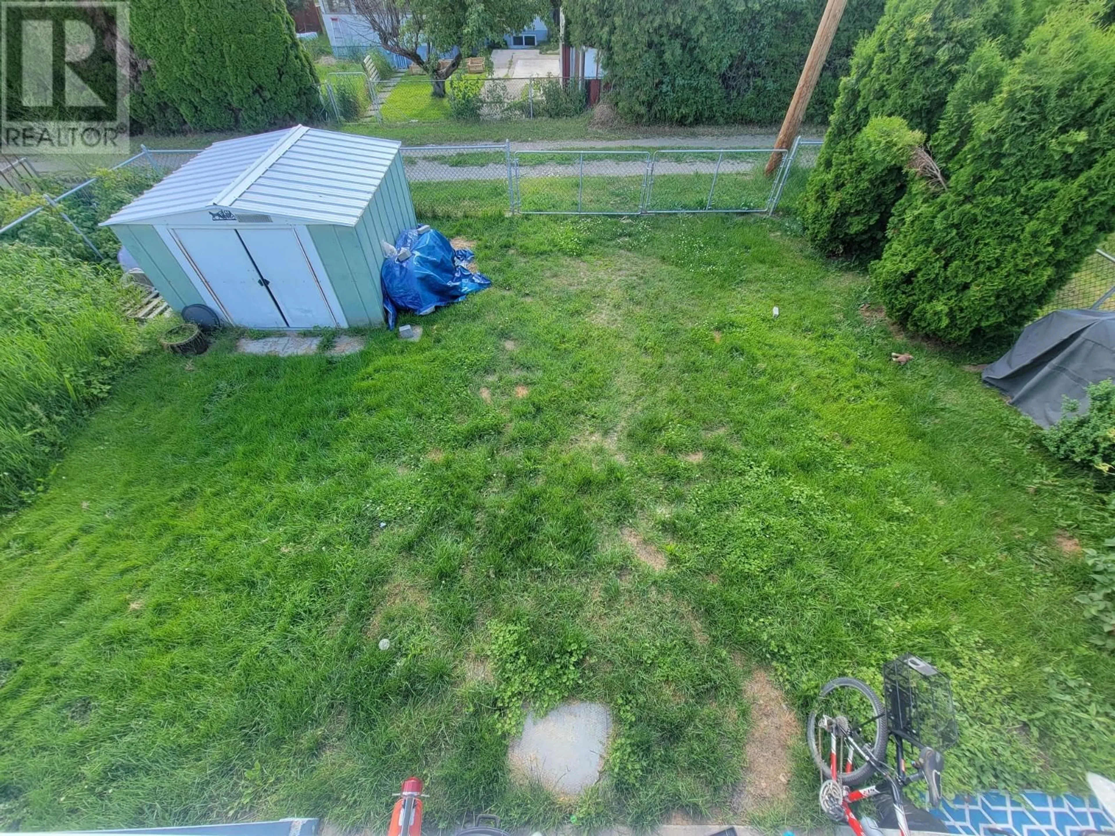A pic from outside/outdoor area/front of a property/back of a property/a pic from drone, street for 508 7TH AVENUE, Castlegar British Columbia V1N1R4
