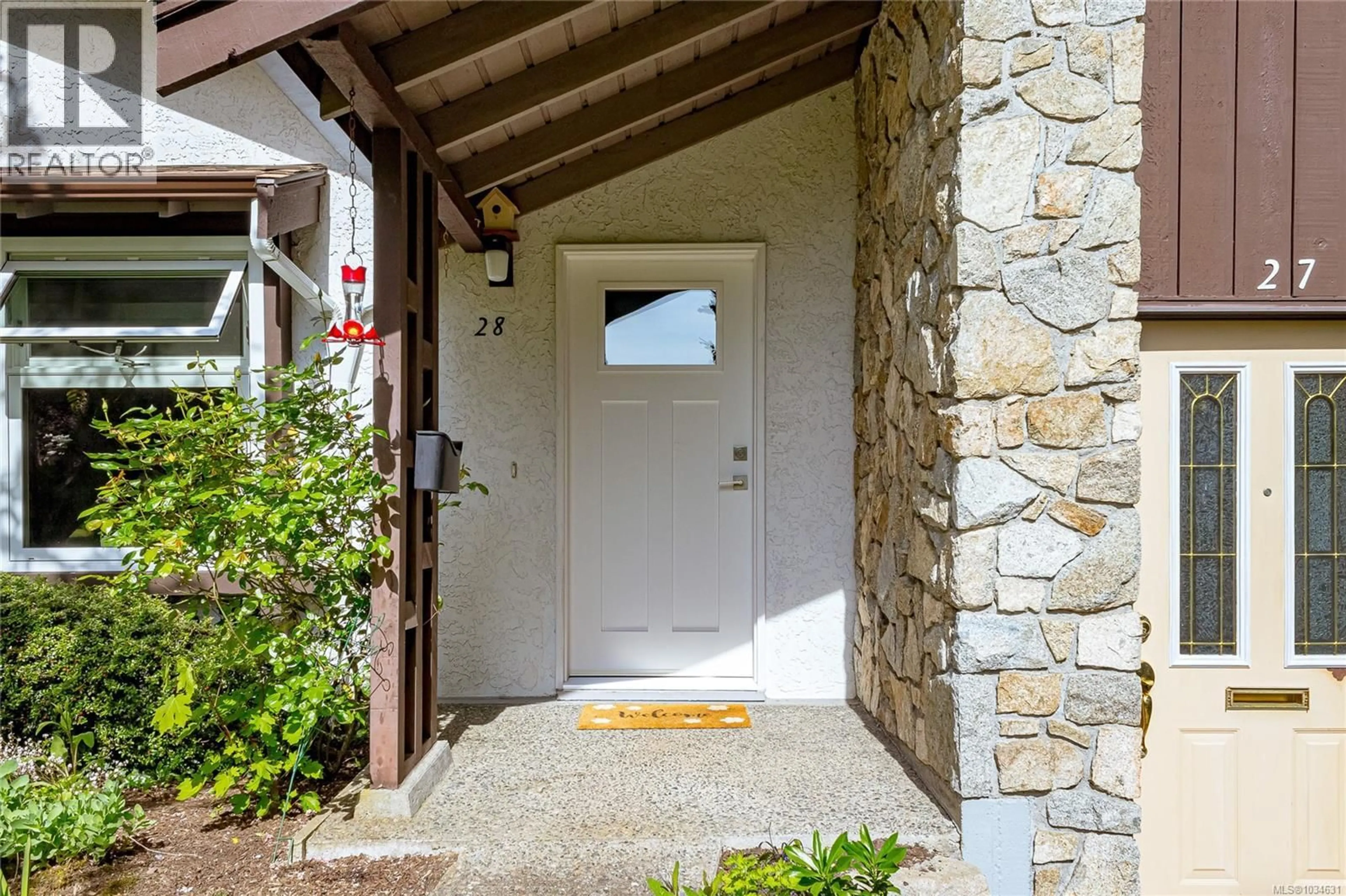 Indoor entryway for 28 - 278 ISLAND HIGHWAY, View Royal British Columbia V9B1G5