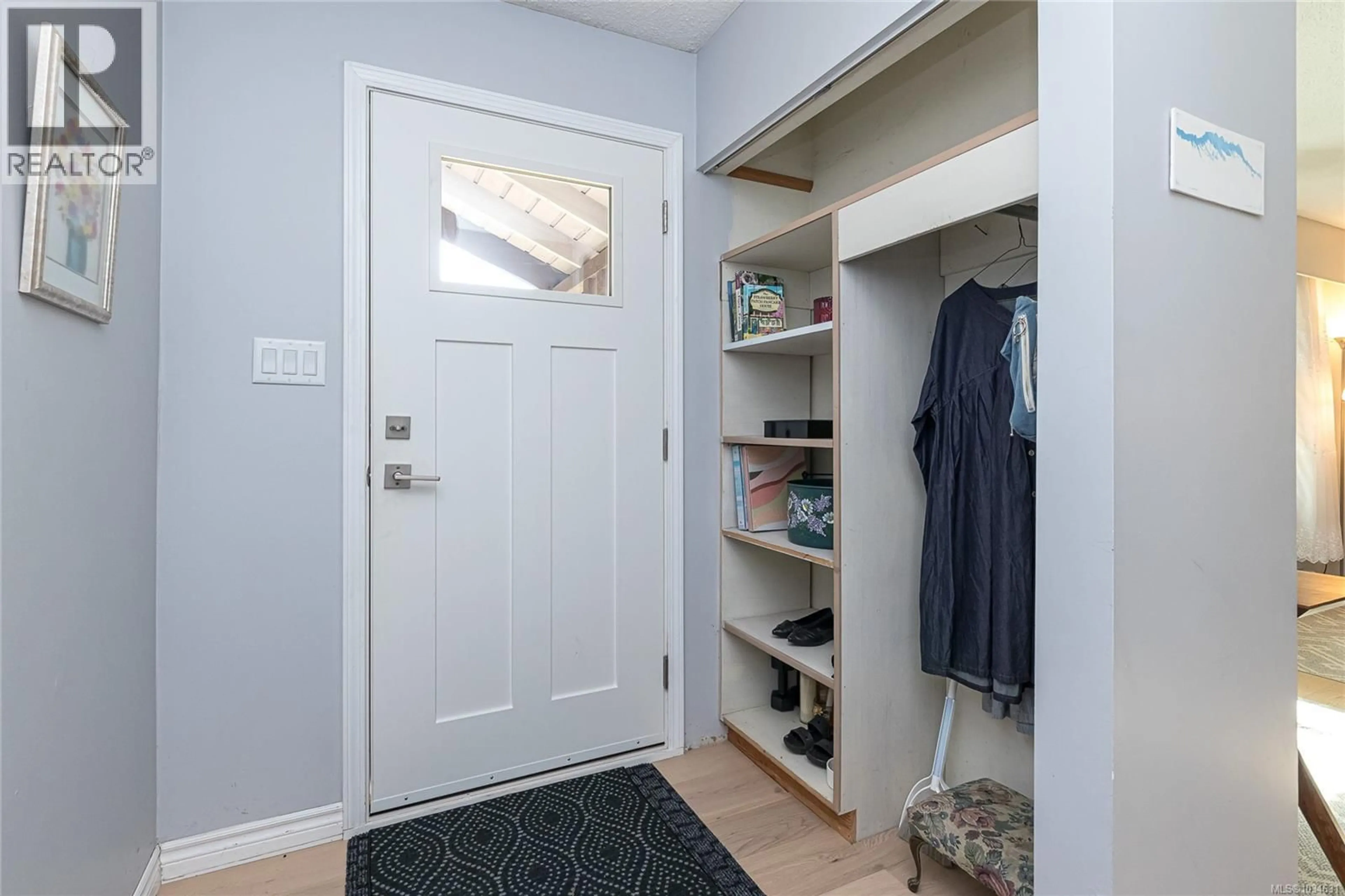 Indoor entryway for 28 - 278 ISLAND HIGHWAY, View Royal British Columbia V9B1G5