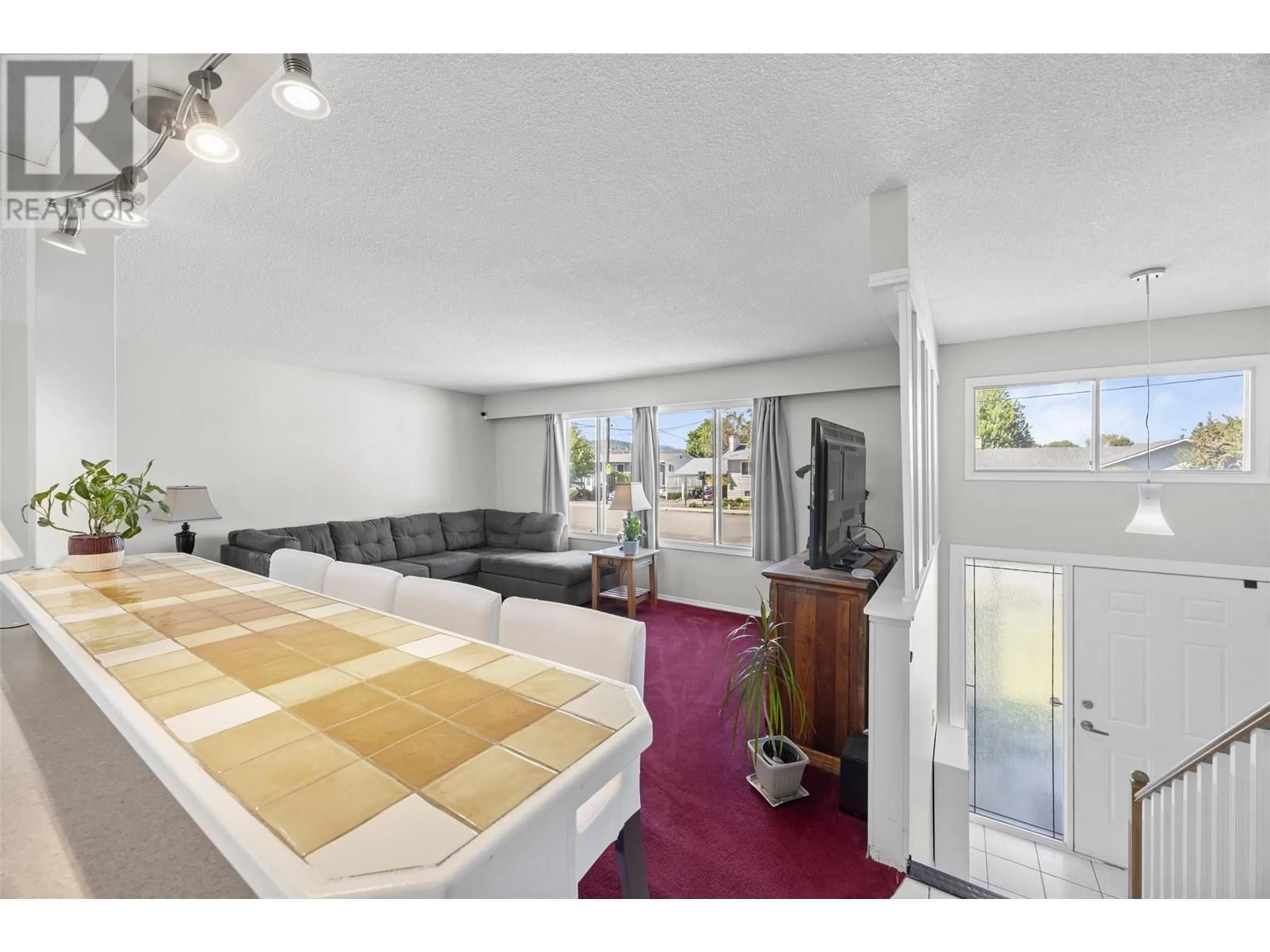 A pic of a room for 805 BRIAN ROAD, Kelowna British Columbia V1X1H5