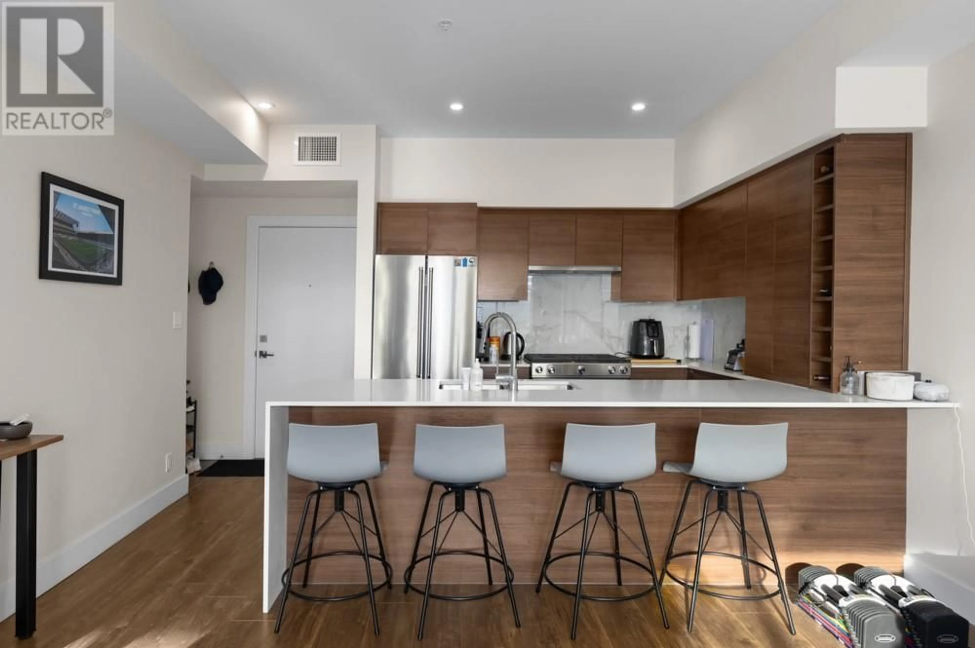 Contemporary kitchen, unknown for 510 - 1925 ENTERPRISE WAY, Kelowna British Columbia V1Y0J8