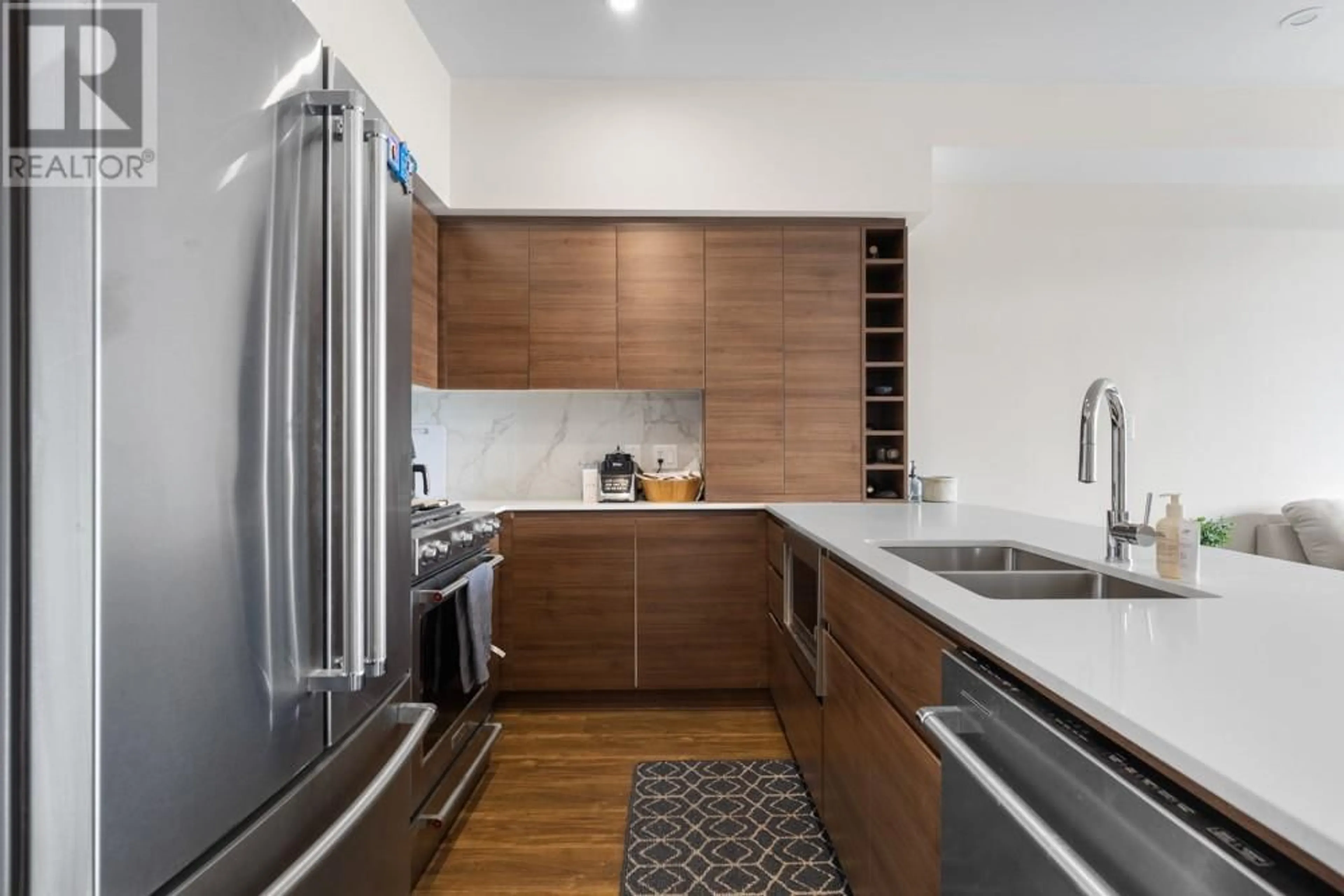 Standard kitchen, unknown for 510 - 1925 ENTERPRISE WAY, Kelowna British Columbia V1Y0J8