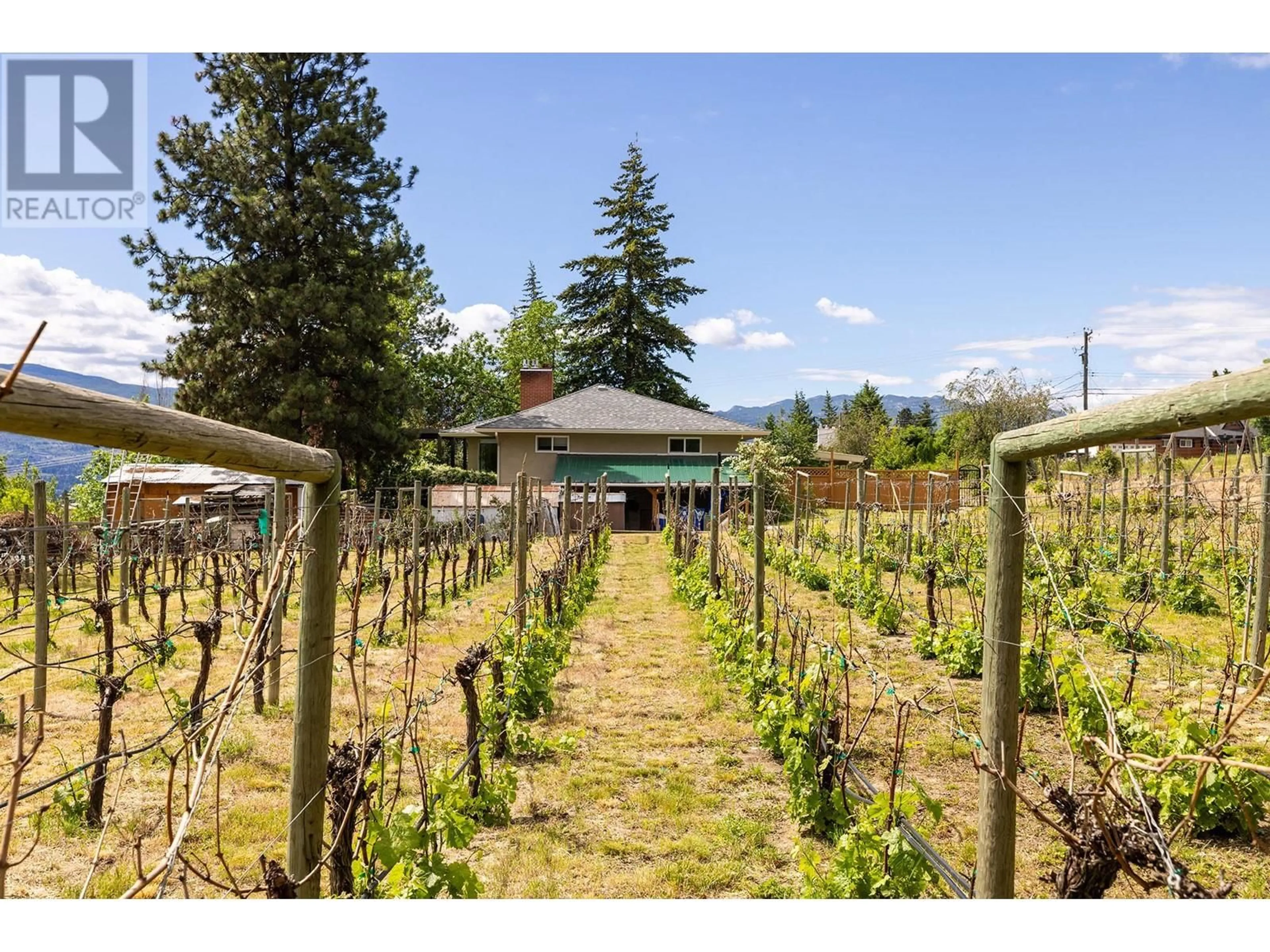 Patio, mountain view for 852 STUART ROAD, West Kelowna British Columbia V1Z1G9