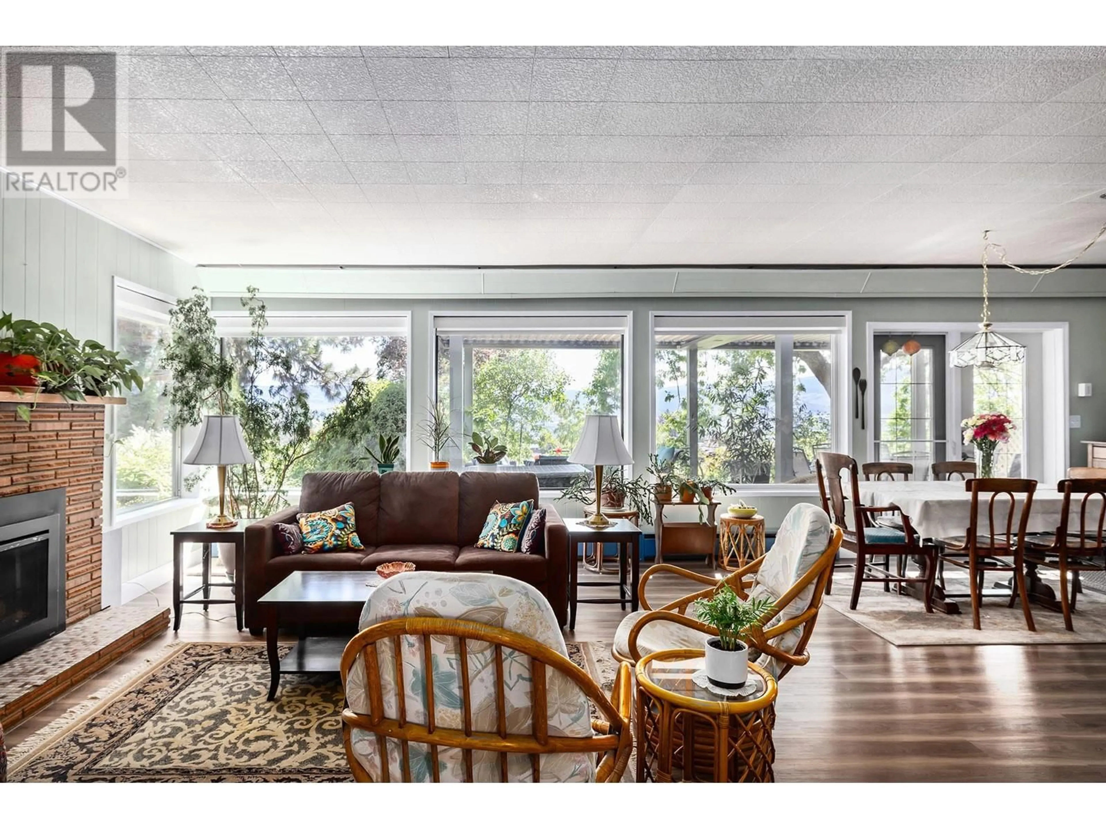 Living room with furniture, unknown for 852 STUART ROAD, West Kelowna British Columbia V1Z1G9