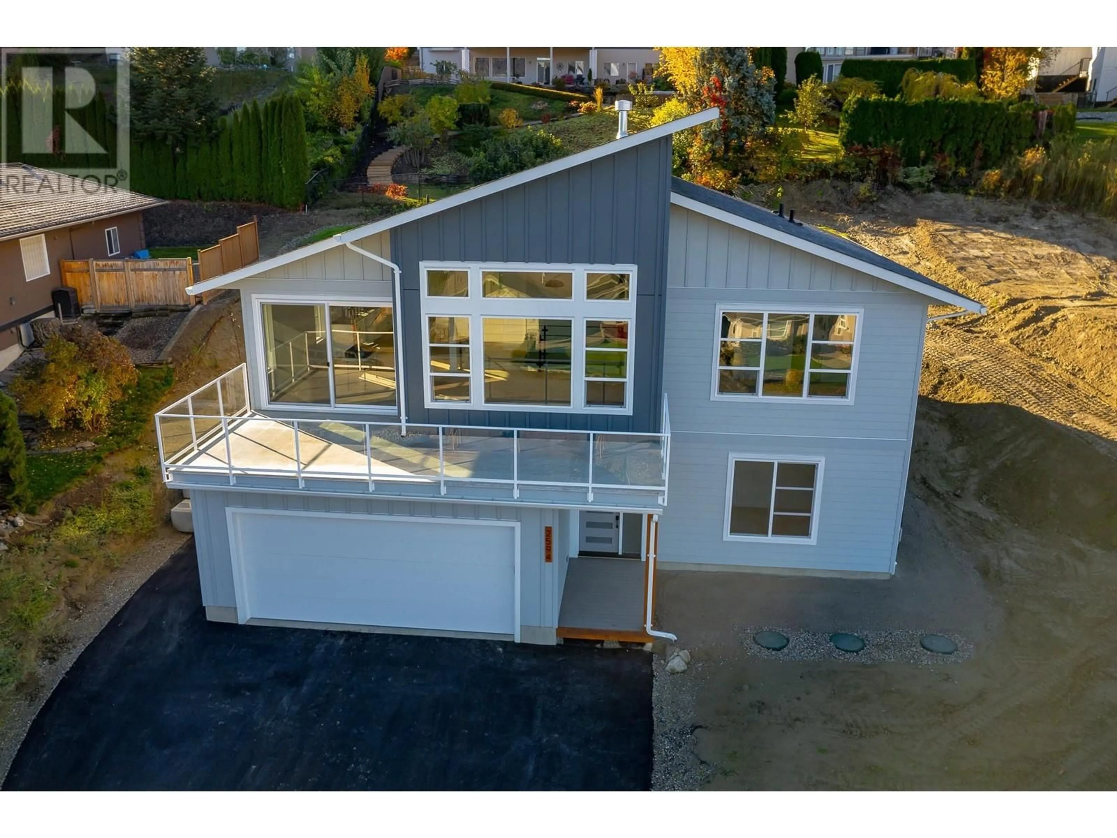A pic from outside/outdoor area/front of a property/back of a property/a pic from drone, unknown for 2594 GRAND VIEW PLACE, Blind Bay British Columbia V0E1H2
