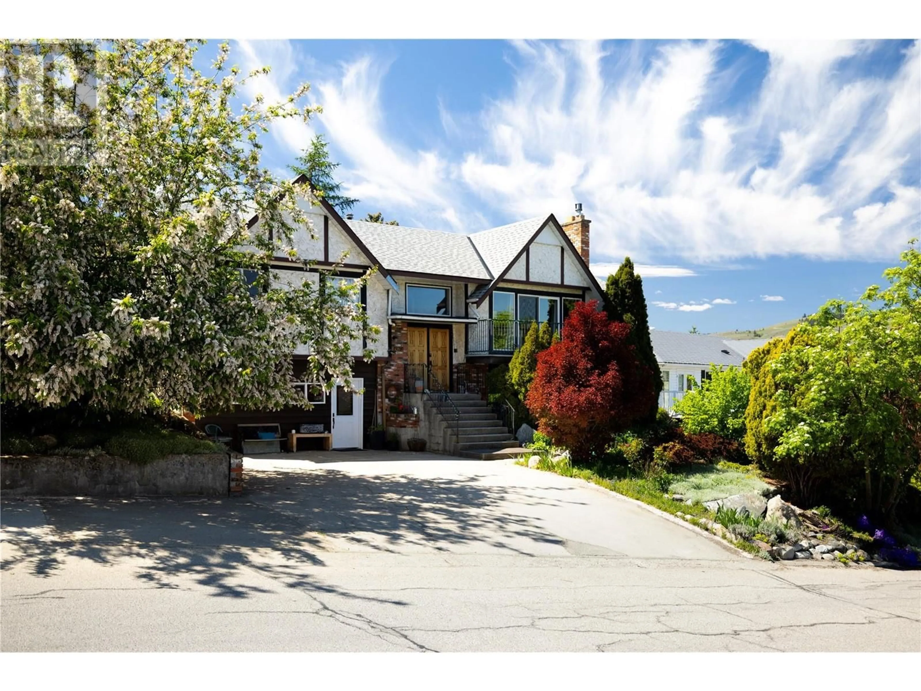 A pic from outside/outdoor area/front of a property/back of a property/a pic from drone, street for 3928 15 CRESCENT, Vernon British Columbia V1T7H4